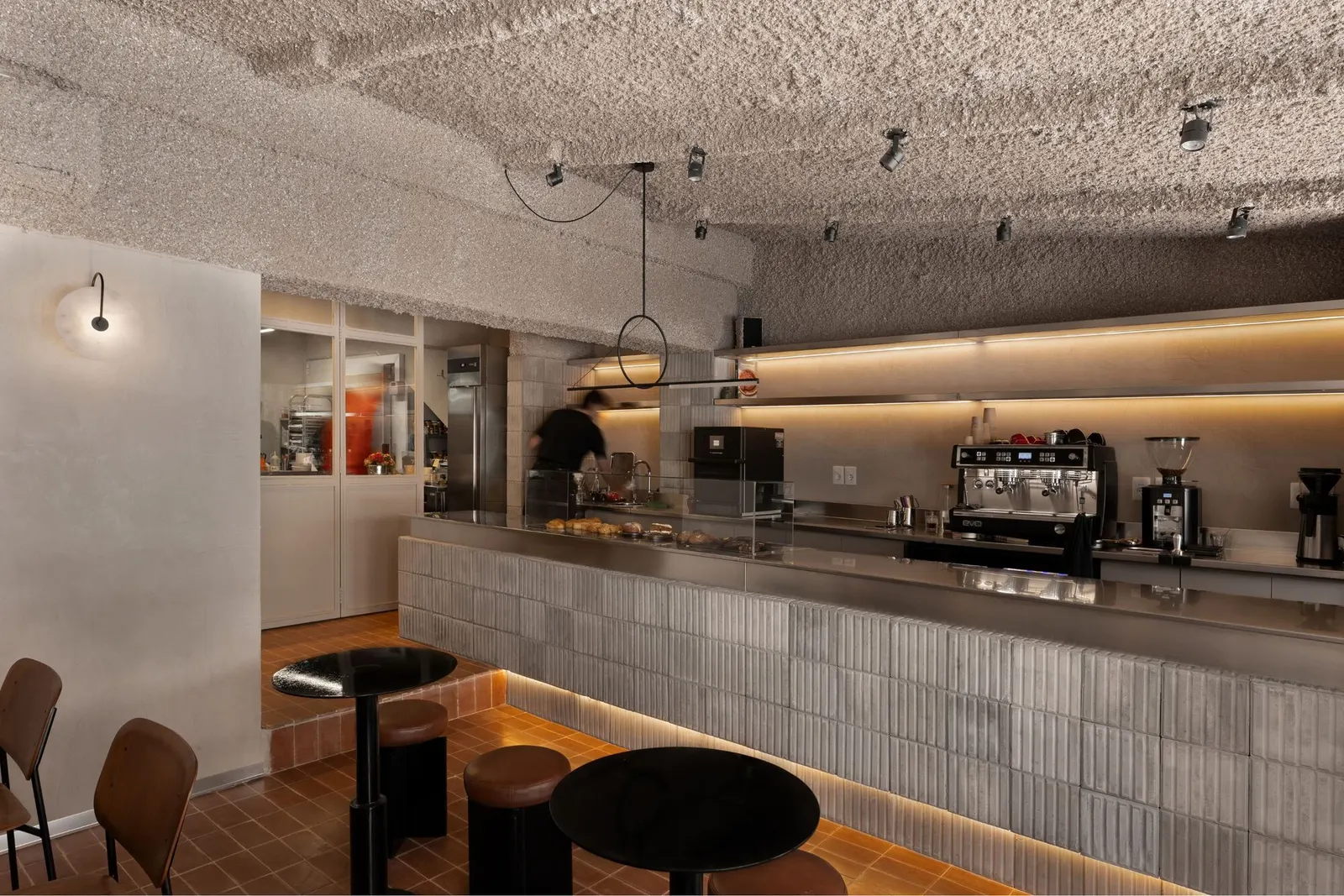 Gutiérrez Café / Toro Arquitectos — кафе в Пунтосе, где архитектура стала частью гастрономического опыта