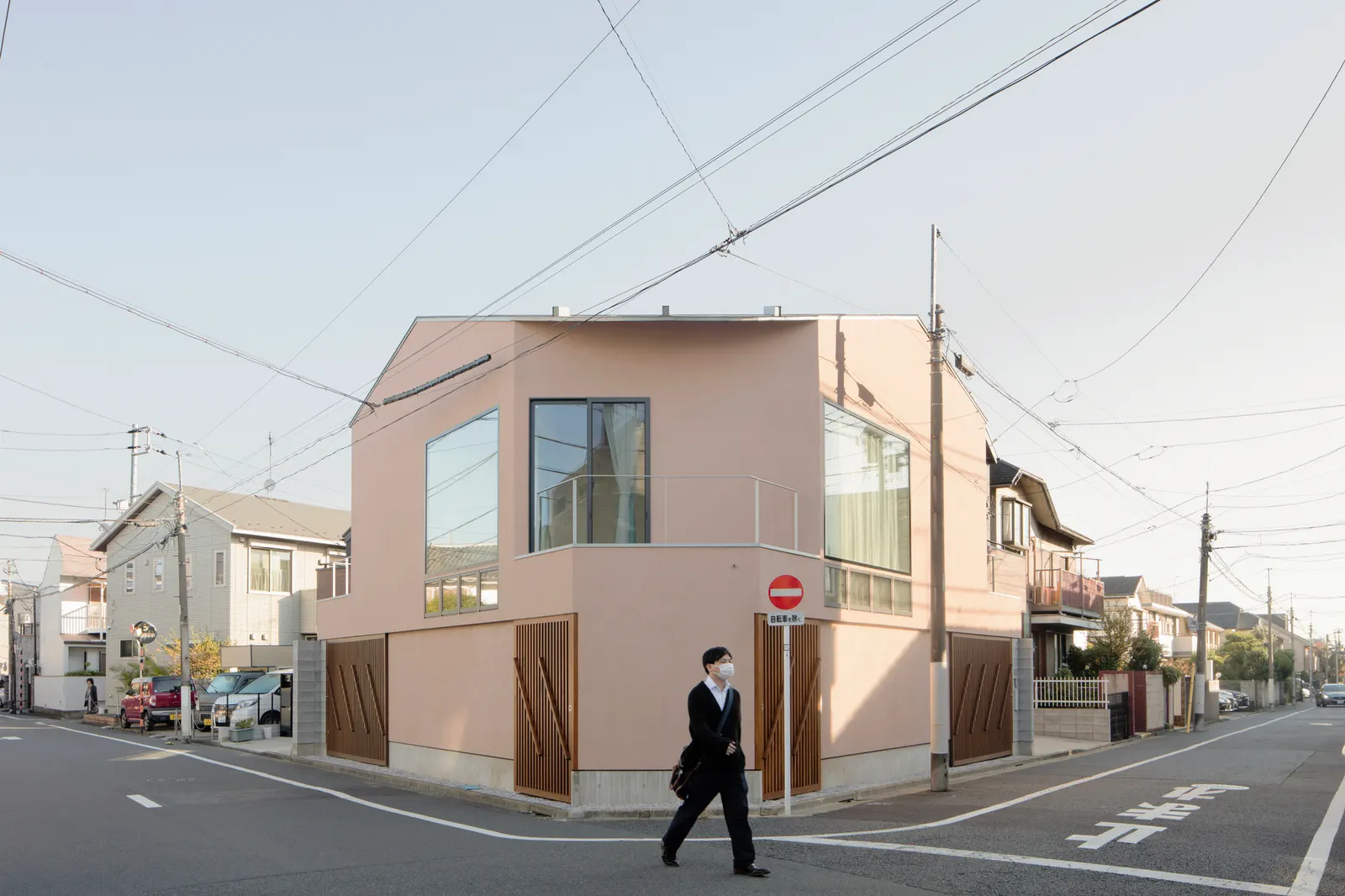 House Around the Corner in Kugahara: дом на угловом участке в Ота