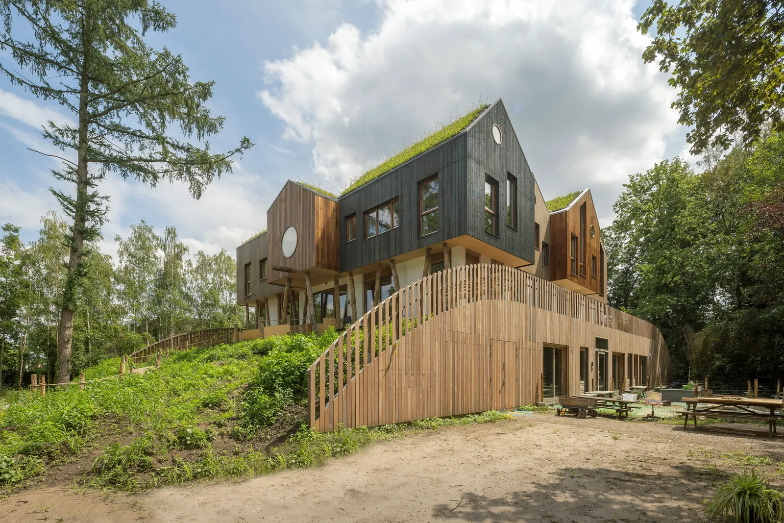 Детский центр Mowgli / Natrufied Architecture