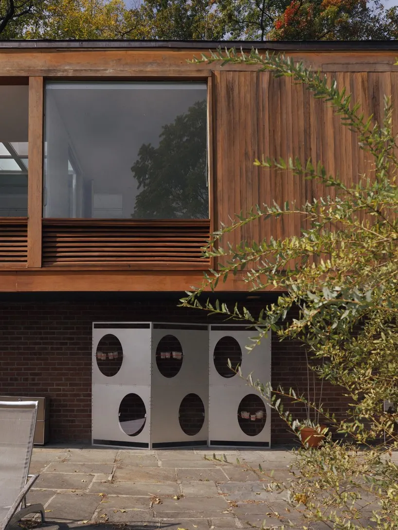 Edible sculptures and modular metal armatures activate Philip Johnson’s Wolfhouse in New York