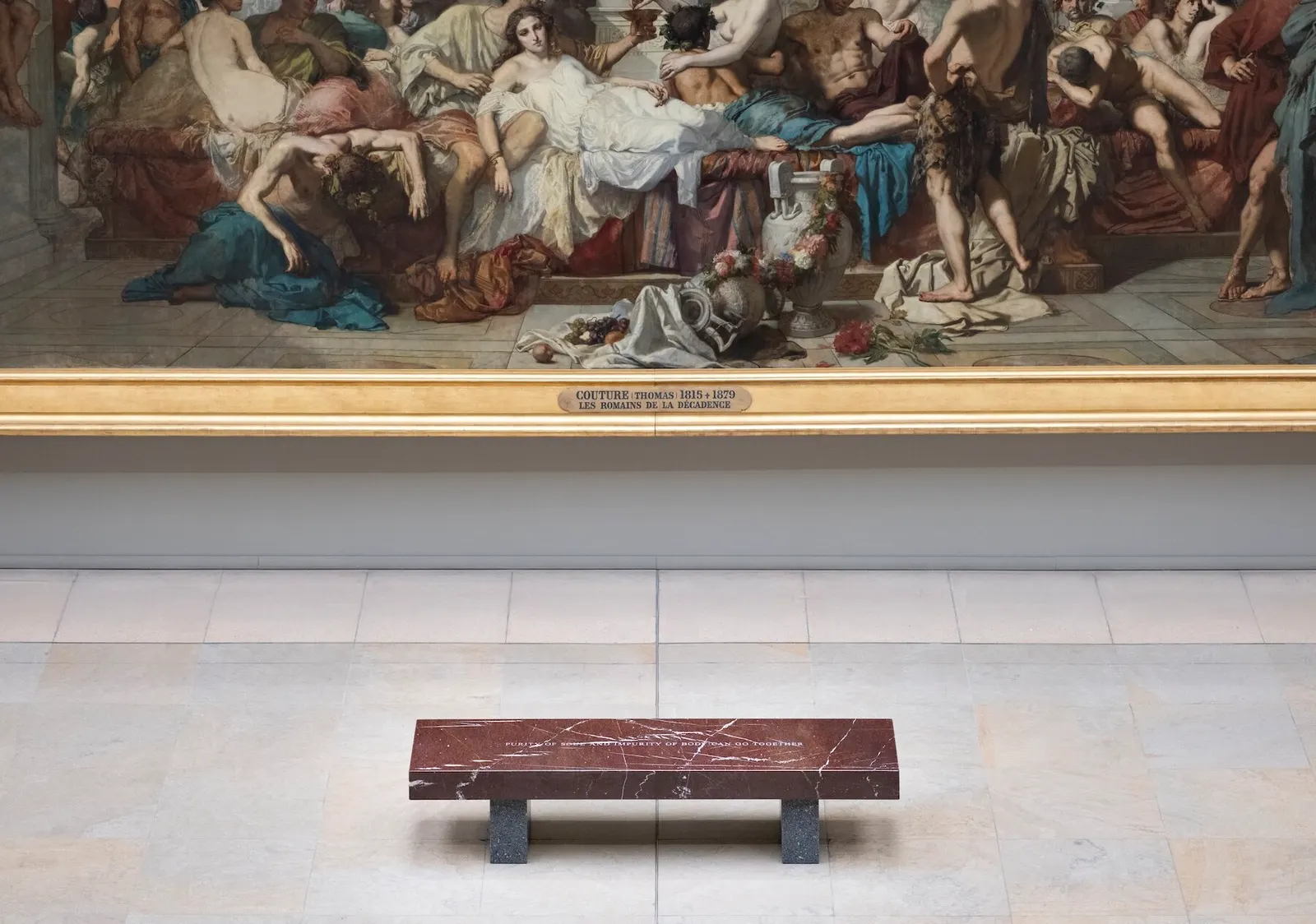 Дженни Холзер превращает Musée d’Orsay в пространство света, текста и камня