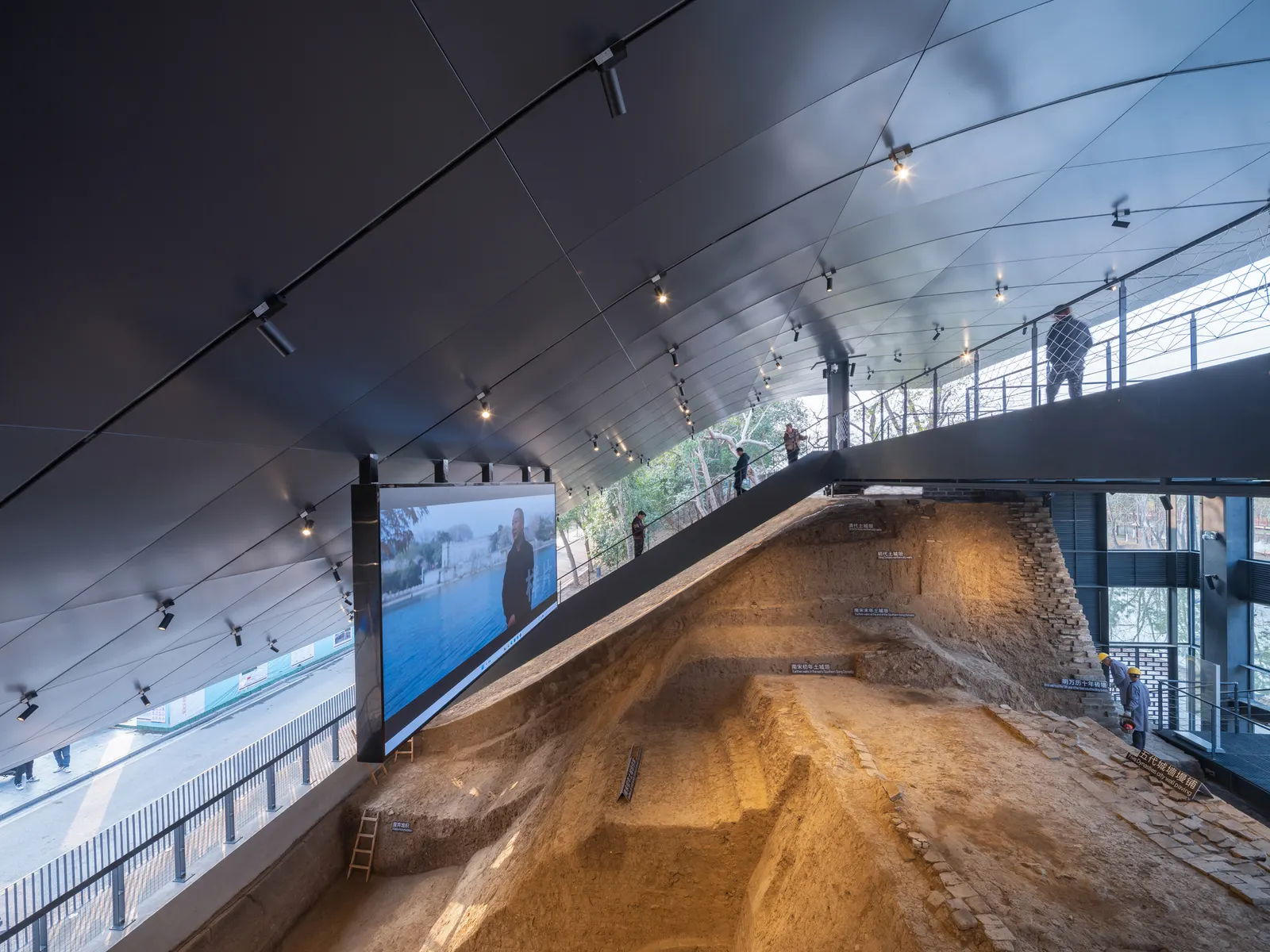 Jingzhou City Wall Archaeological Site Exhibition Pavilion / Qing Studio