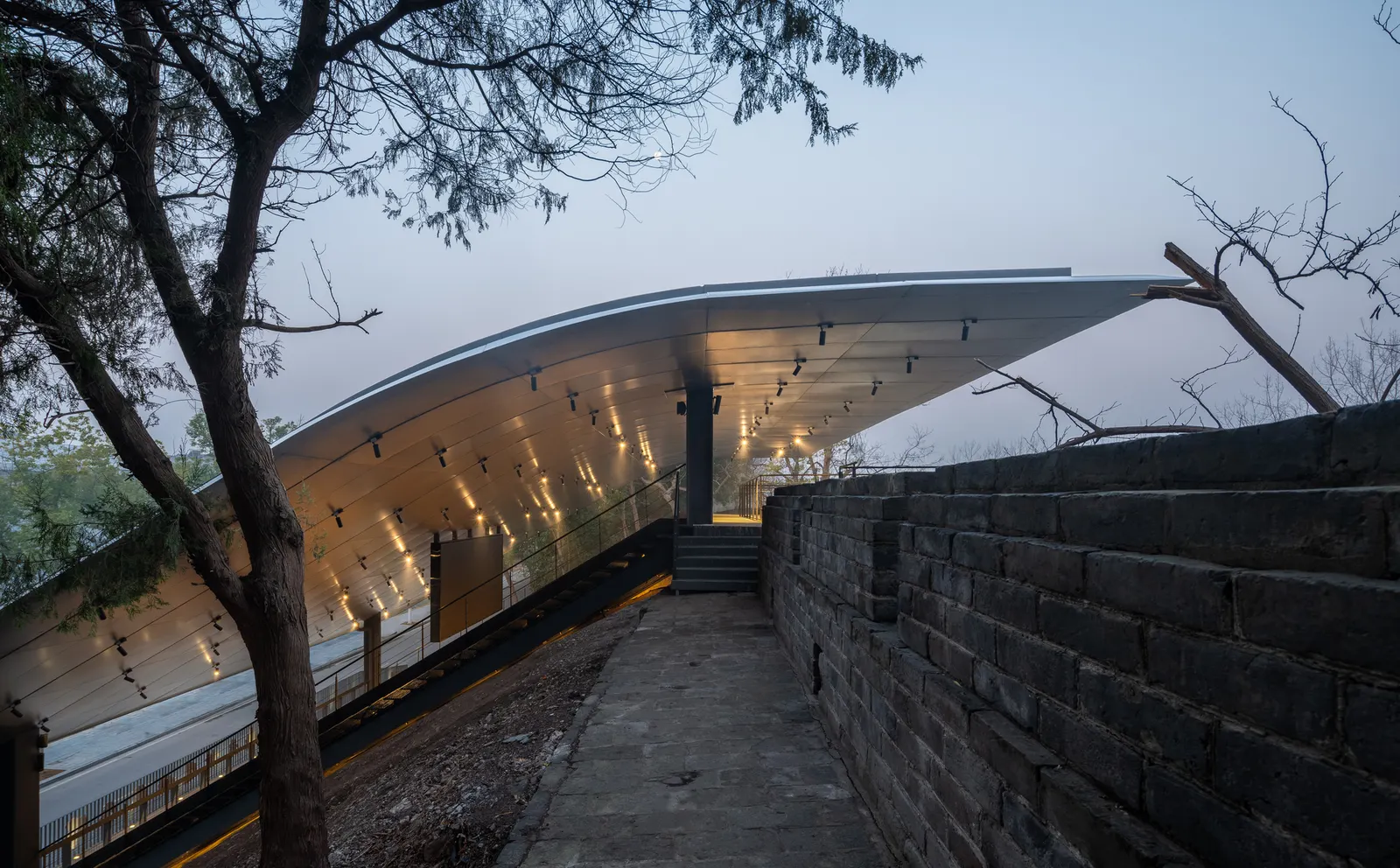 Jingzhou City Wall Archaeological Site Exhibition Pavilion / Qing Studio