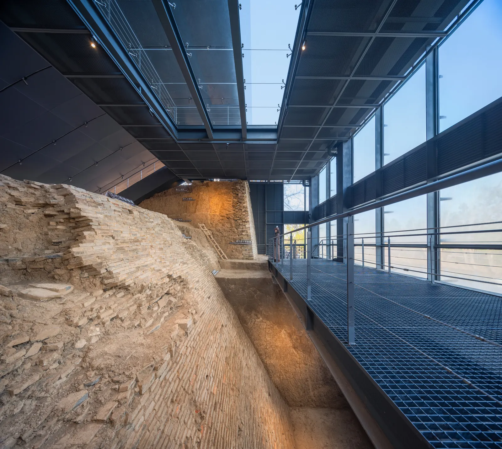 Jingzhou City Wall Archaeological Site Exhibition Pavilion / Qing Studio