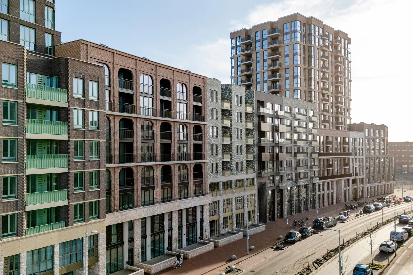 Singelblok / BureauVanEig + INBO — жилой блок с 401 квартирой в Amsterdam-Noord