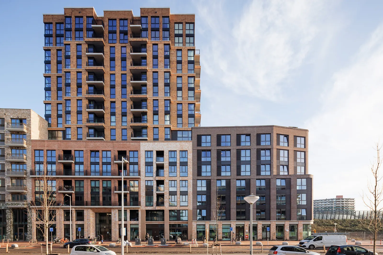 Singelblok / BureauVanEig + INBO — жилой блок с 401 квартирой в Amsterdam-Noord