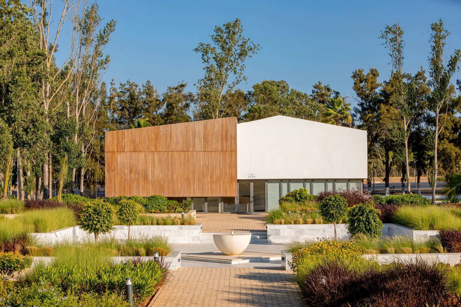 Kenitra Socio-Cultural Center / AGA STUDIO: культурно-общественный центр в ландшафтном парке Кенитры