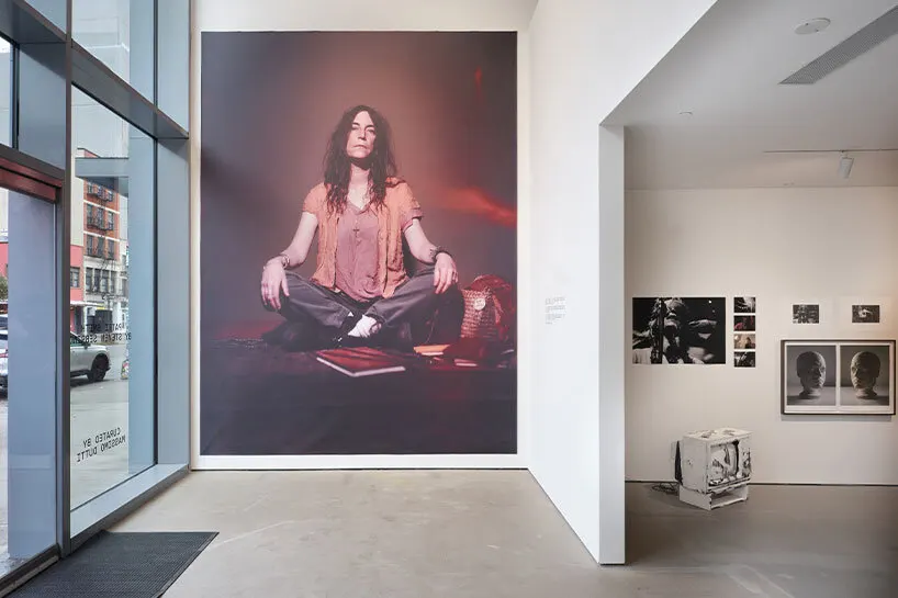 Massimo Dutti открывает флагман в SoHo и показывает редкие портреты Patti Smith от Steven Sebring
