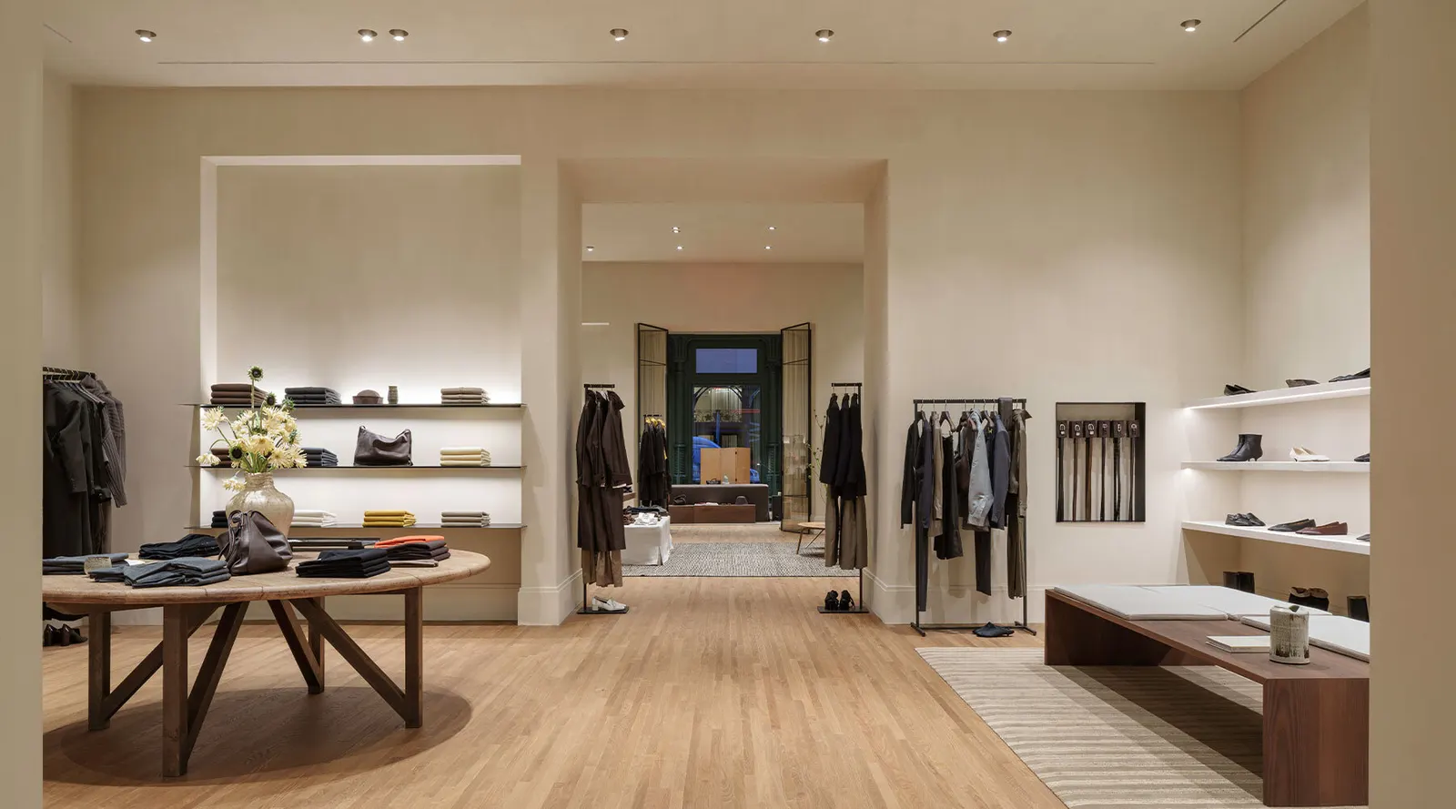 Massimo Dutti открывает флагман в SoHo и показывает редкие портреты Patti Smith от Steven Sebring