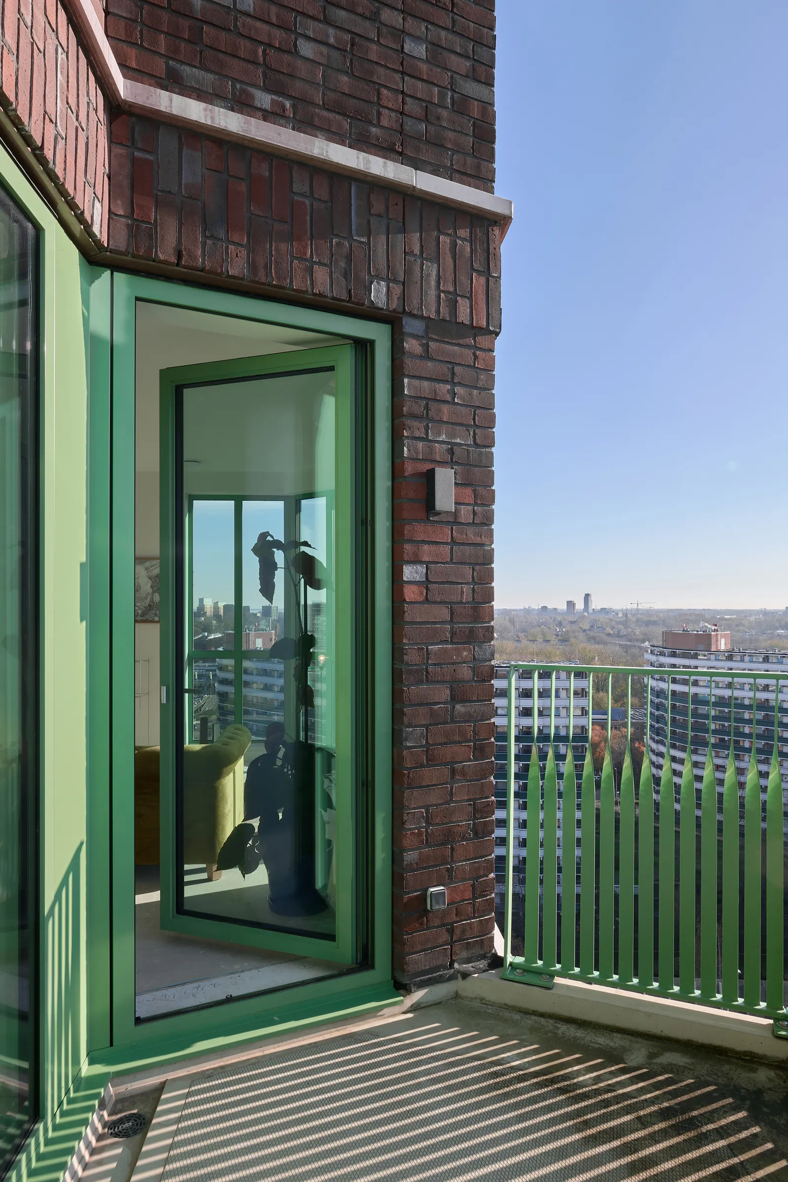 Singelblok / BureauVanEig + INBO — жилой блок с 401 квартирой в Amsterdam-Noord