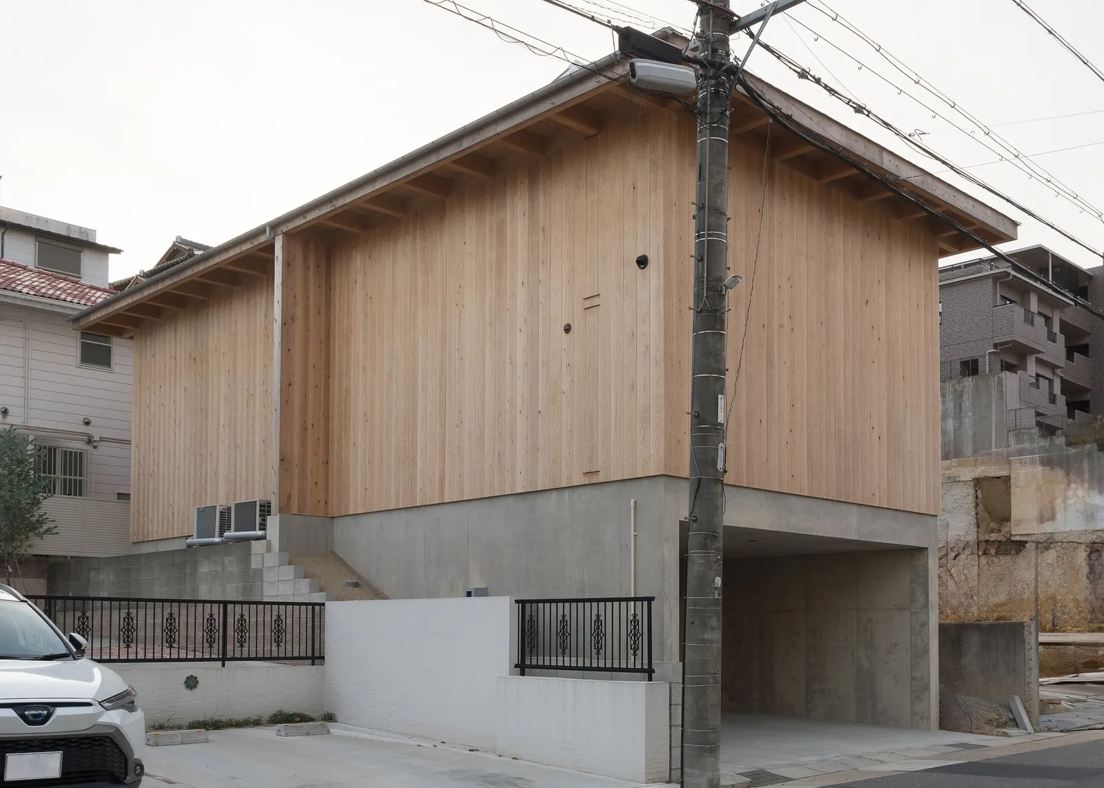Дом Mikagecho House в Нагое: компактный объем и планировка как главный прием Tomoaki Uno Architects