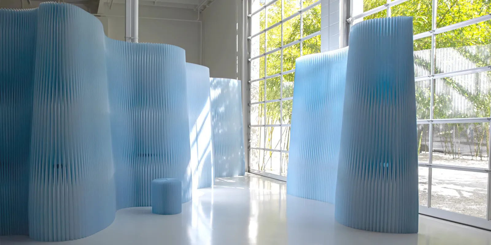 molo представила sloped softwall в синих оттенках glacier и deep blue
