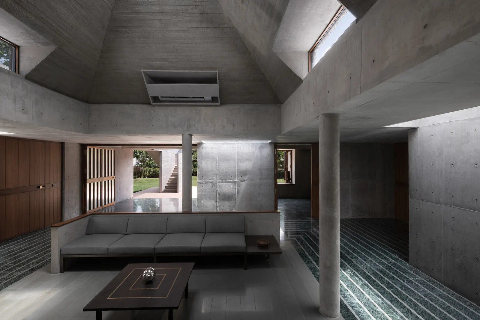 Monastic Field House / ROOMOOR
