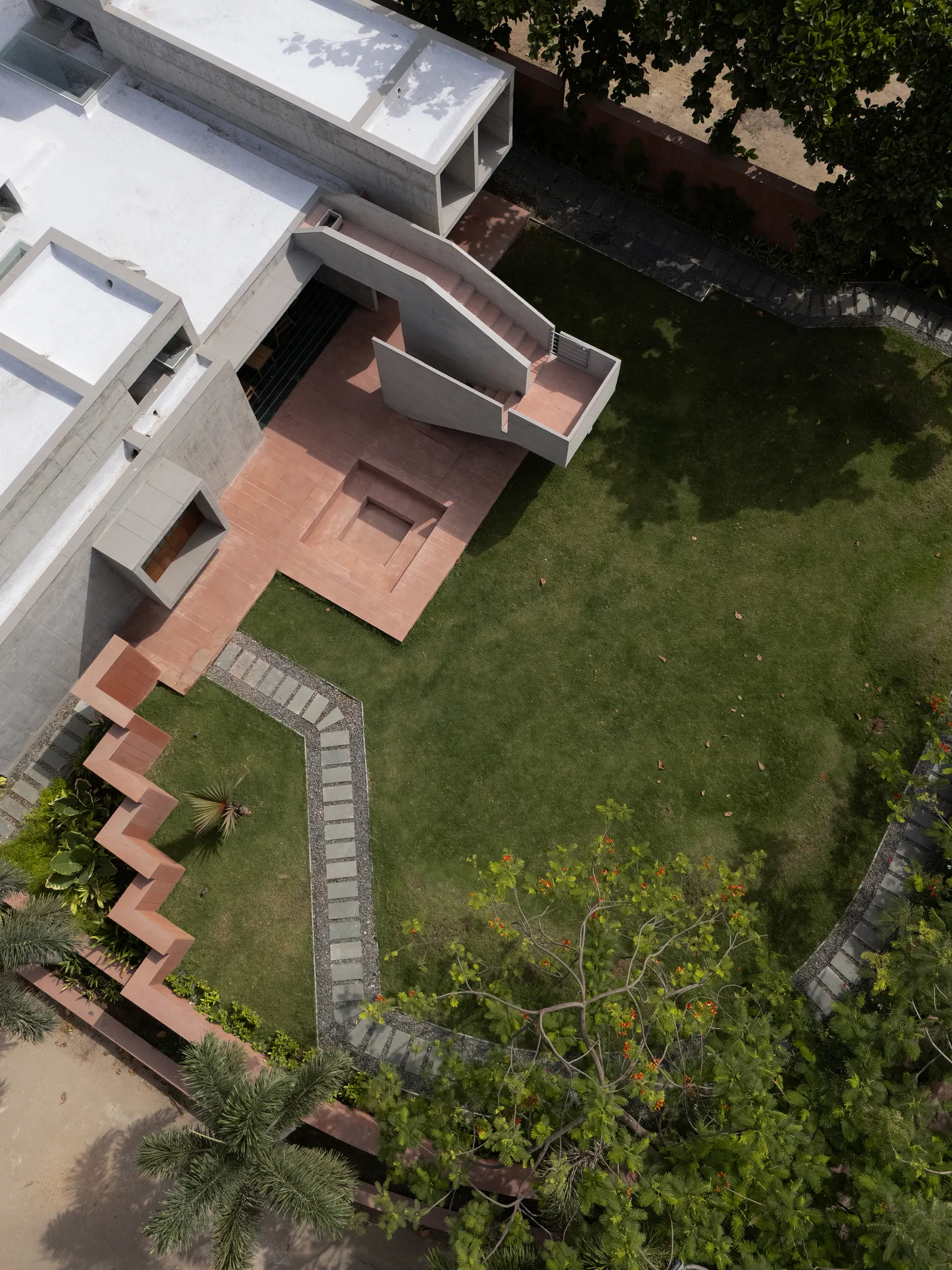 Monastic Field House / ROOMOOR