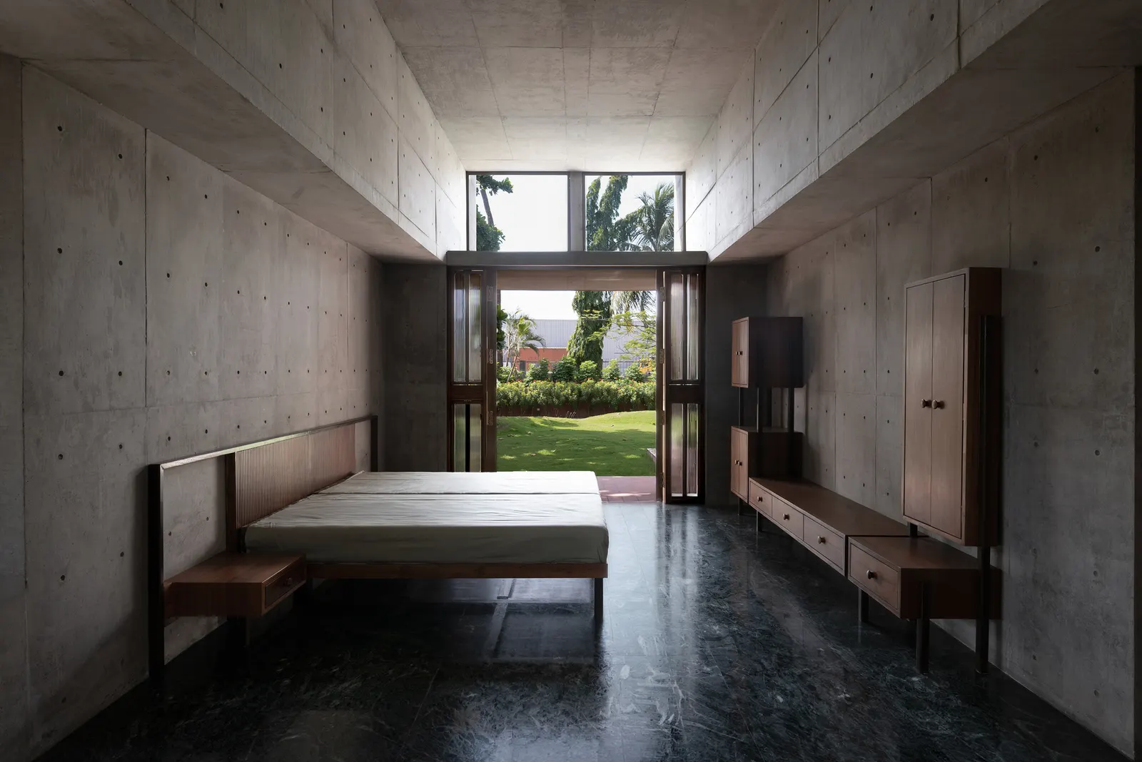 Monastic Field House / ROOMOOR