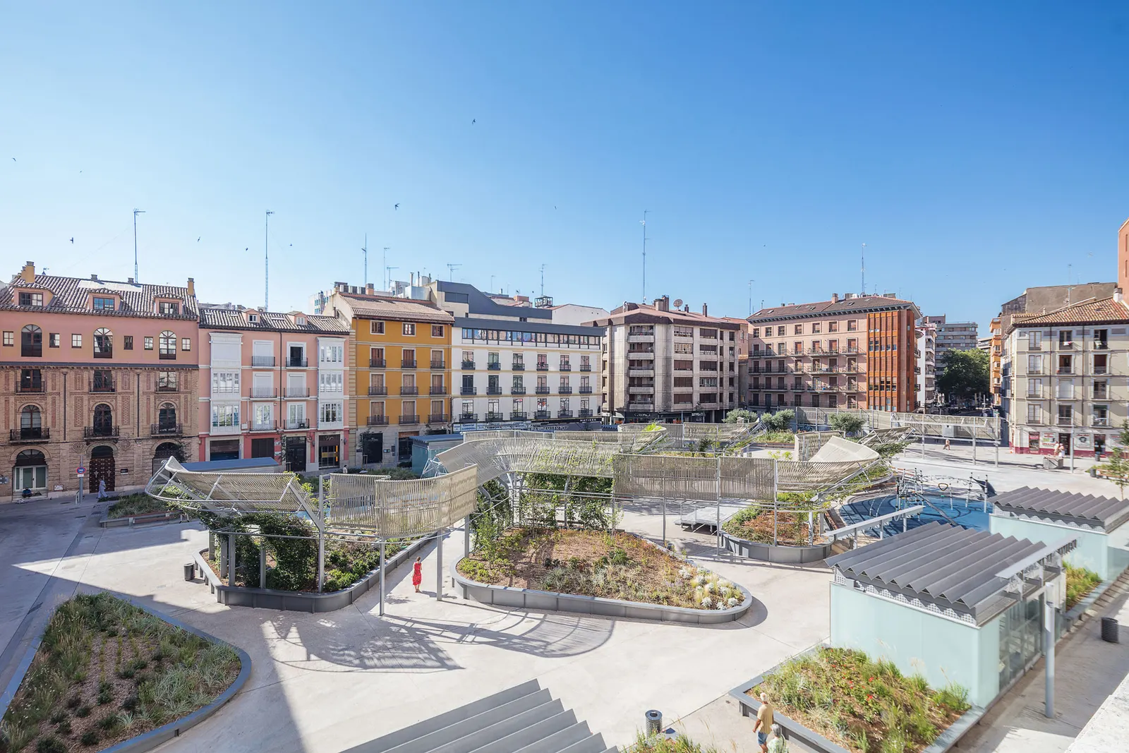 Plaza Salamero: инфраструктура, ландшафт и город / Hector Fernández Elorza