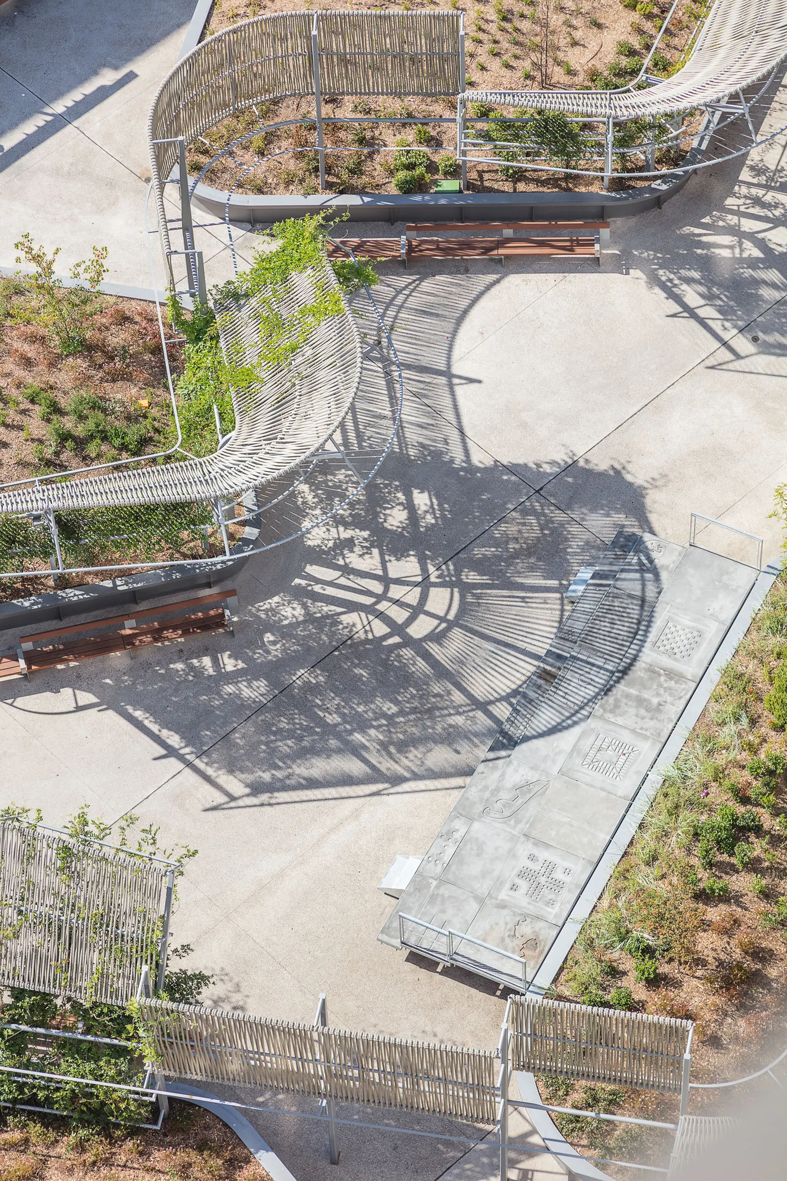 Plaza Salamero: инфраструктура, ландшафт и город / Hector Fernández Elorza