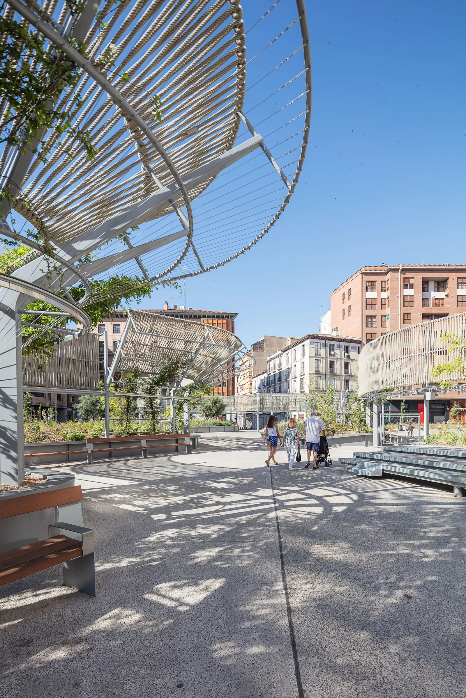 Plaza Salamero: инфраструктура, ландшафт и город / Hector Fernández Elorza
