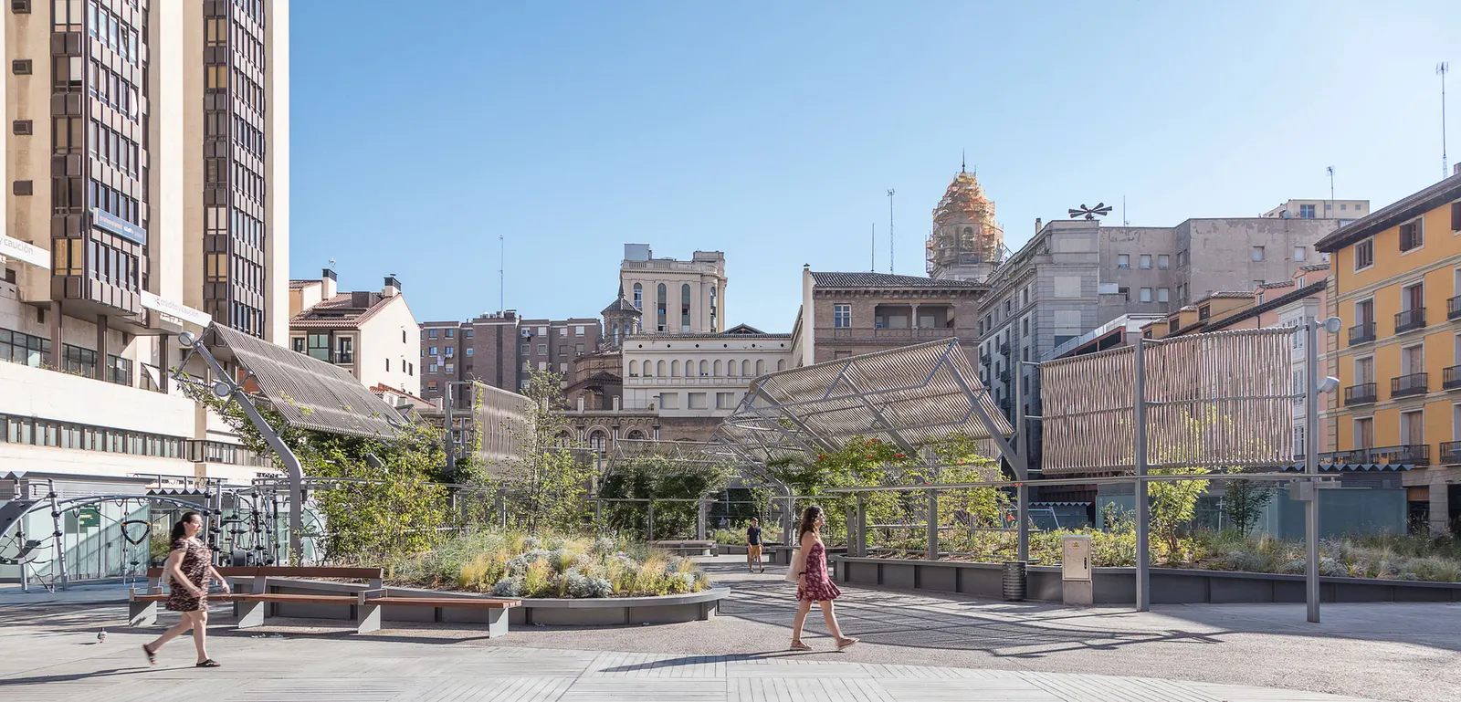 Plaza Salamero: инфраструктура, ландшафт и город / Hector Fernández Elorza