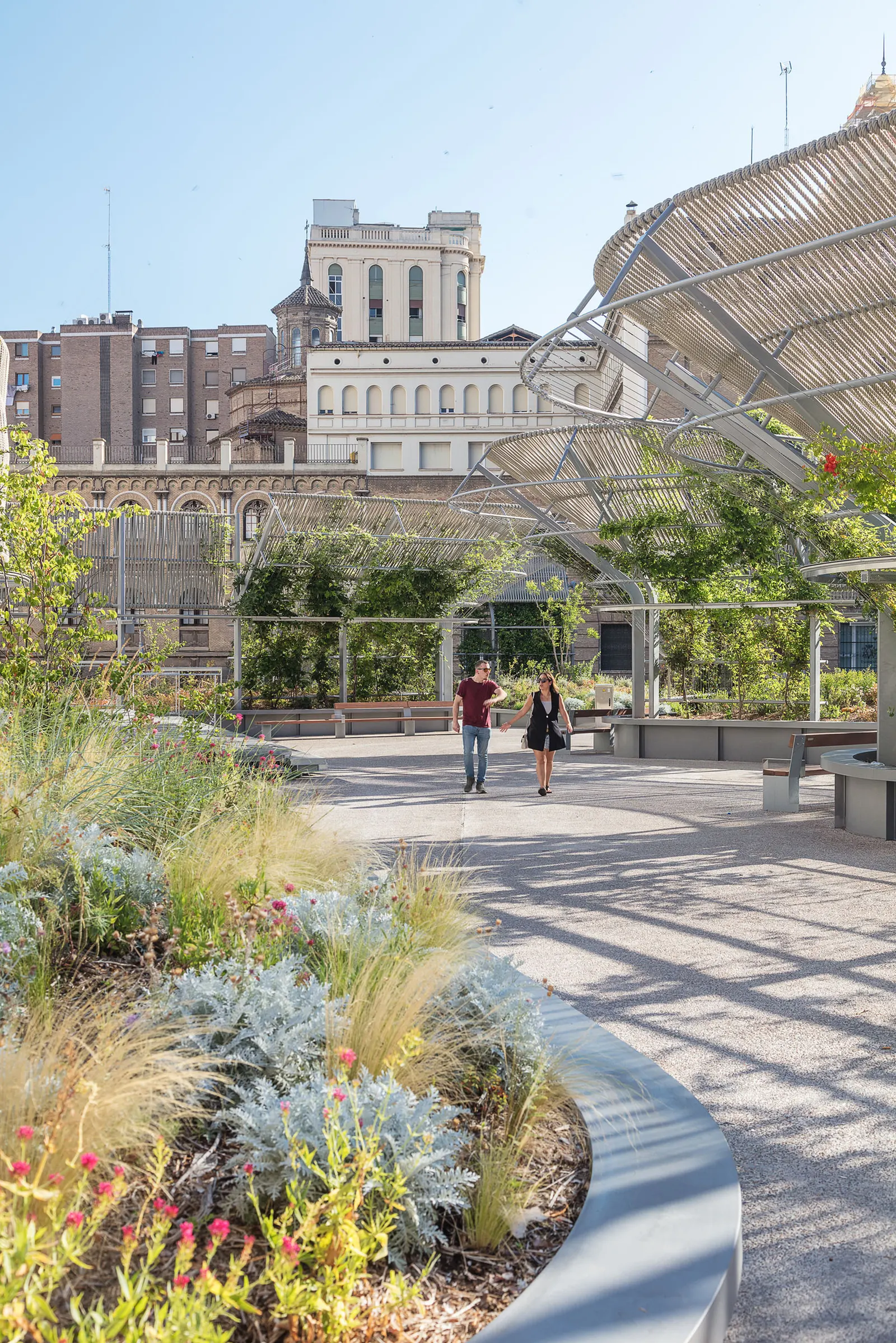 Plaza Salamero: инфраструктура, ландшафт и город / Hector Fernández Elorza