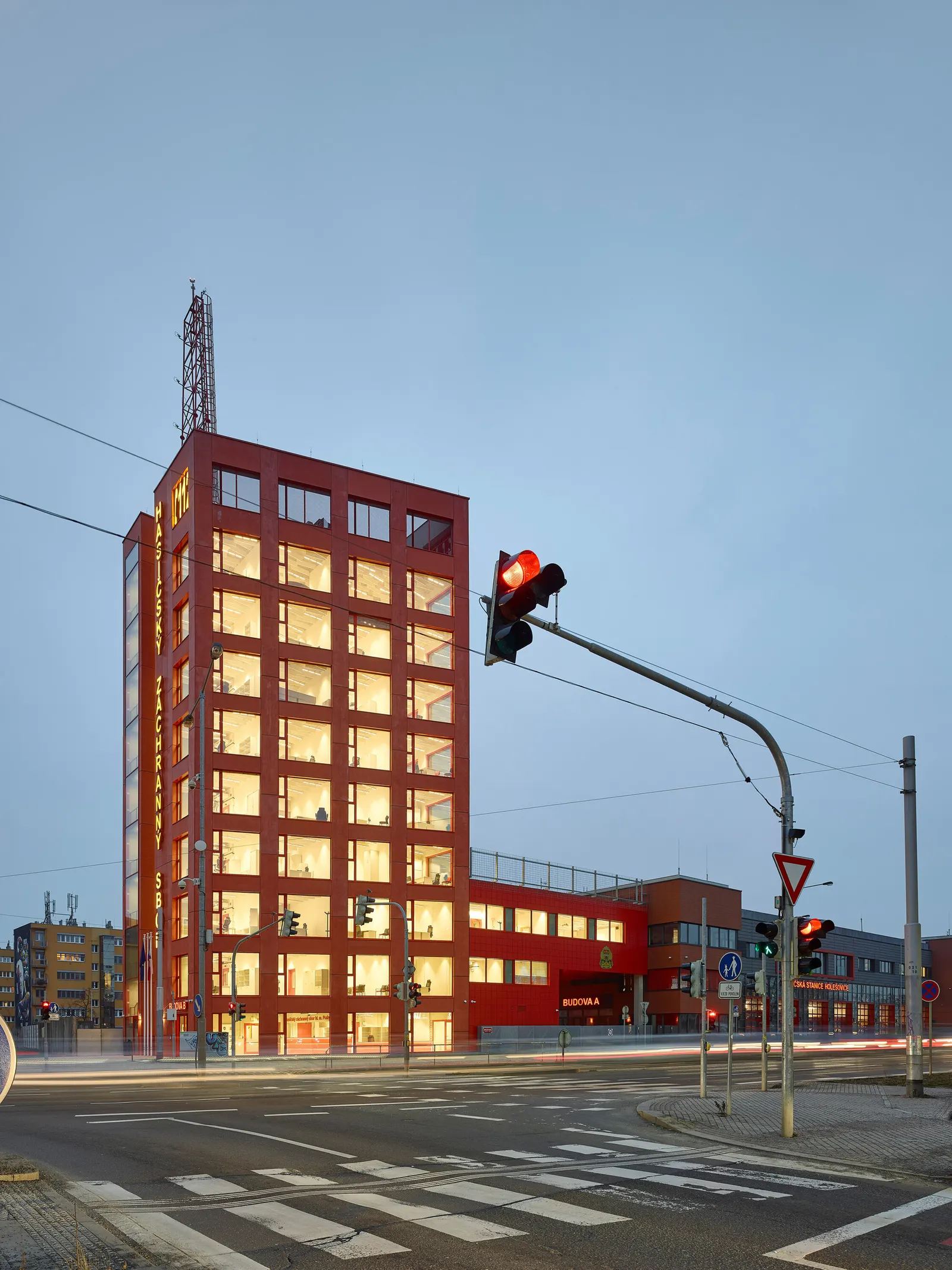 Prague Fire Rescue Service / Architektura — новый комплекс штаб-квартиры пожарно-спасательной службы в Праге