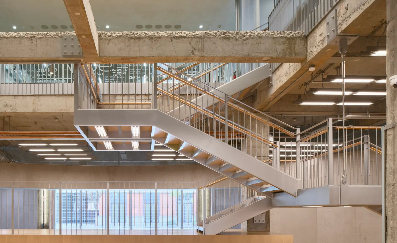 RICHAUS / Vari Architects — общественное переосмысление офисного здания в Чунцине