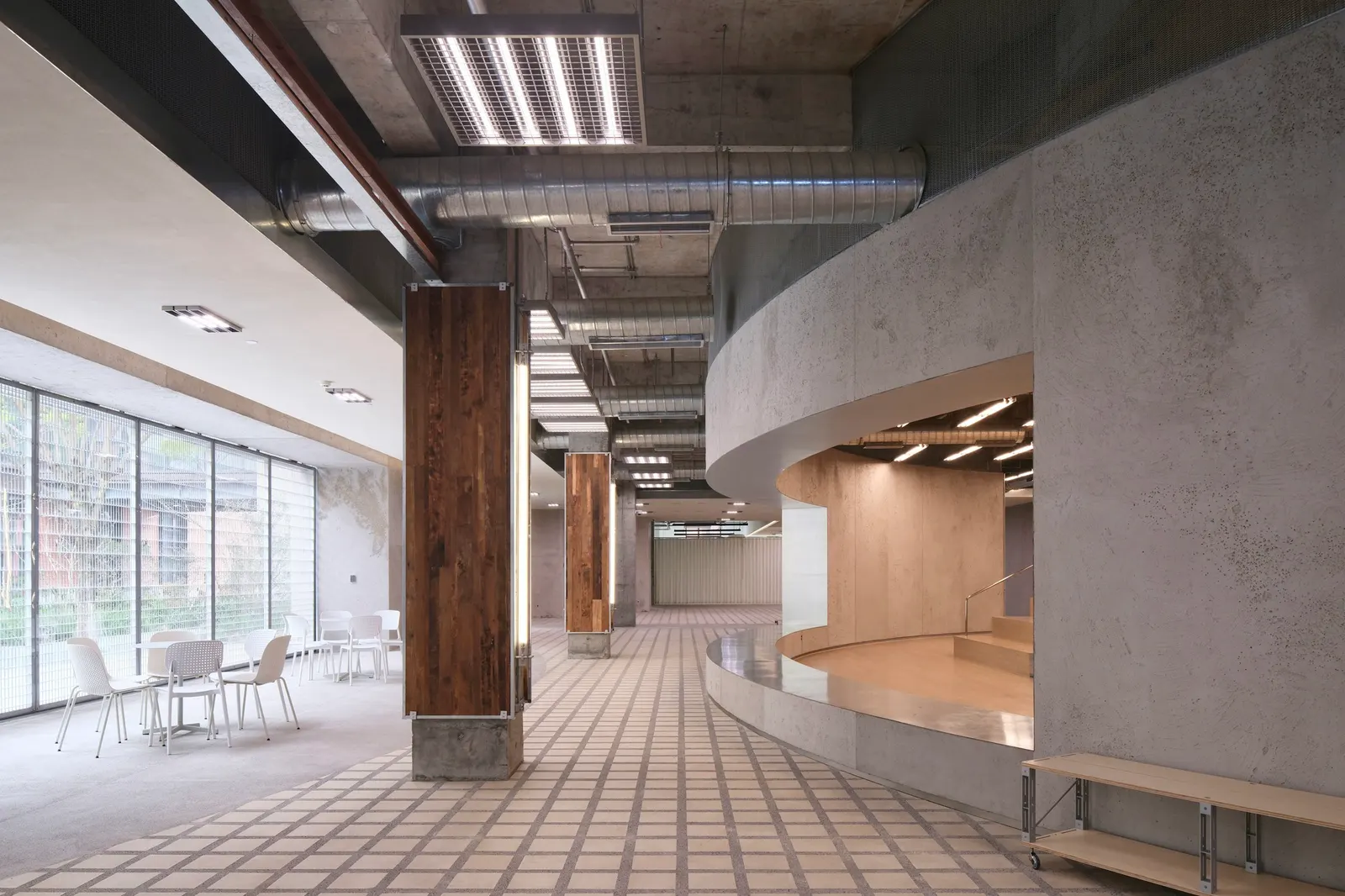 RICHAUS / Vari Architects — общественное переосмысление офисного здания в Чунцине