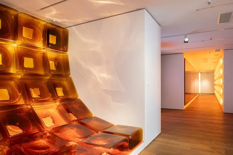Sabine Marcelis превращает свет и цвет в иммерсивные пространства в Museum für Gestaltung Zürich