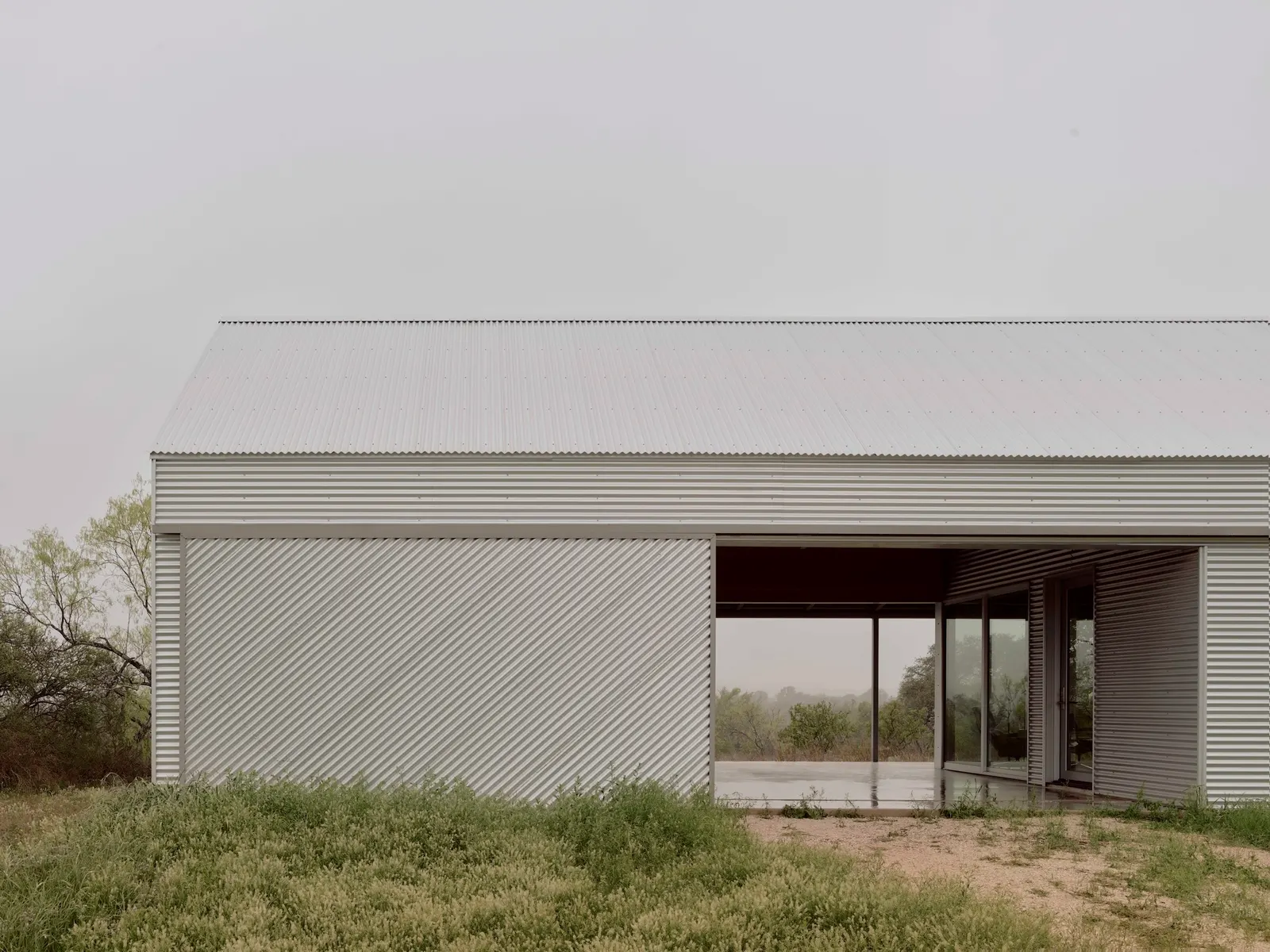 SHED/HOUSE / Side Angle Side