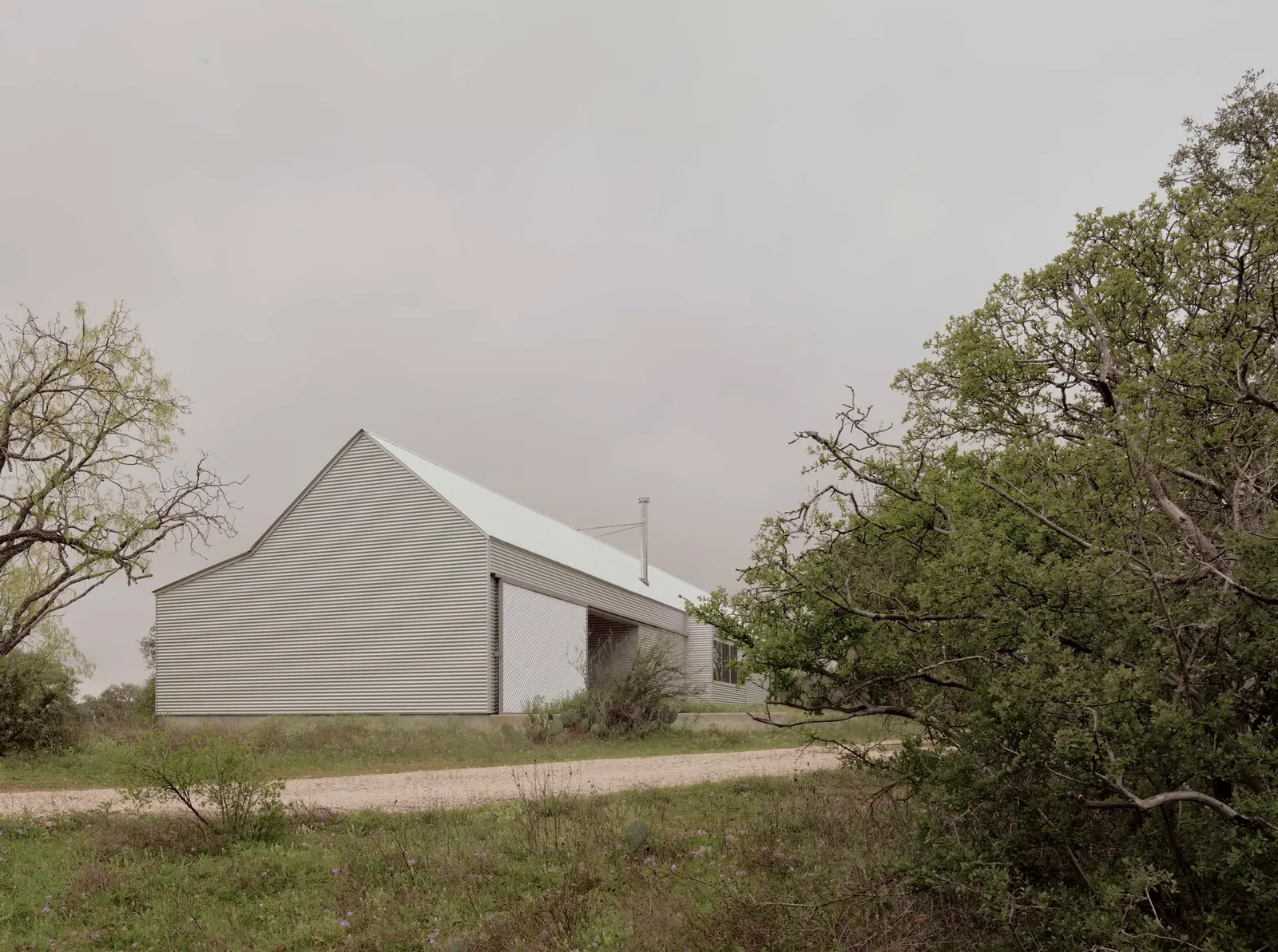 SHED/HOUSE / Side Angle Side