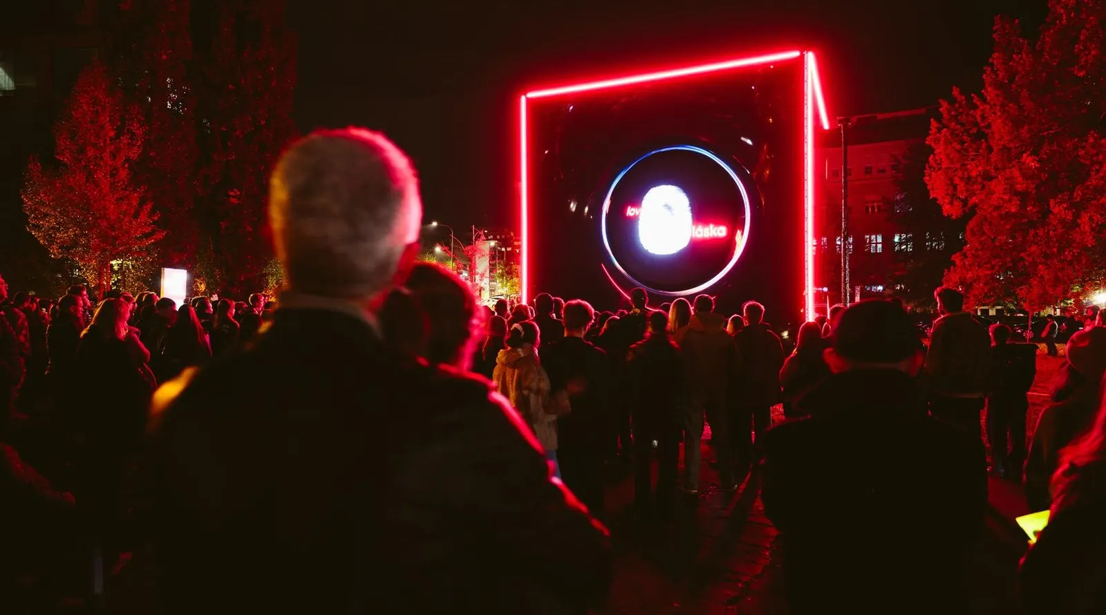 Projection mapping и перформансы оживляют ночь на Signal Festival