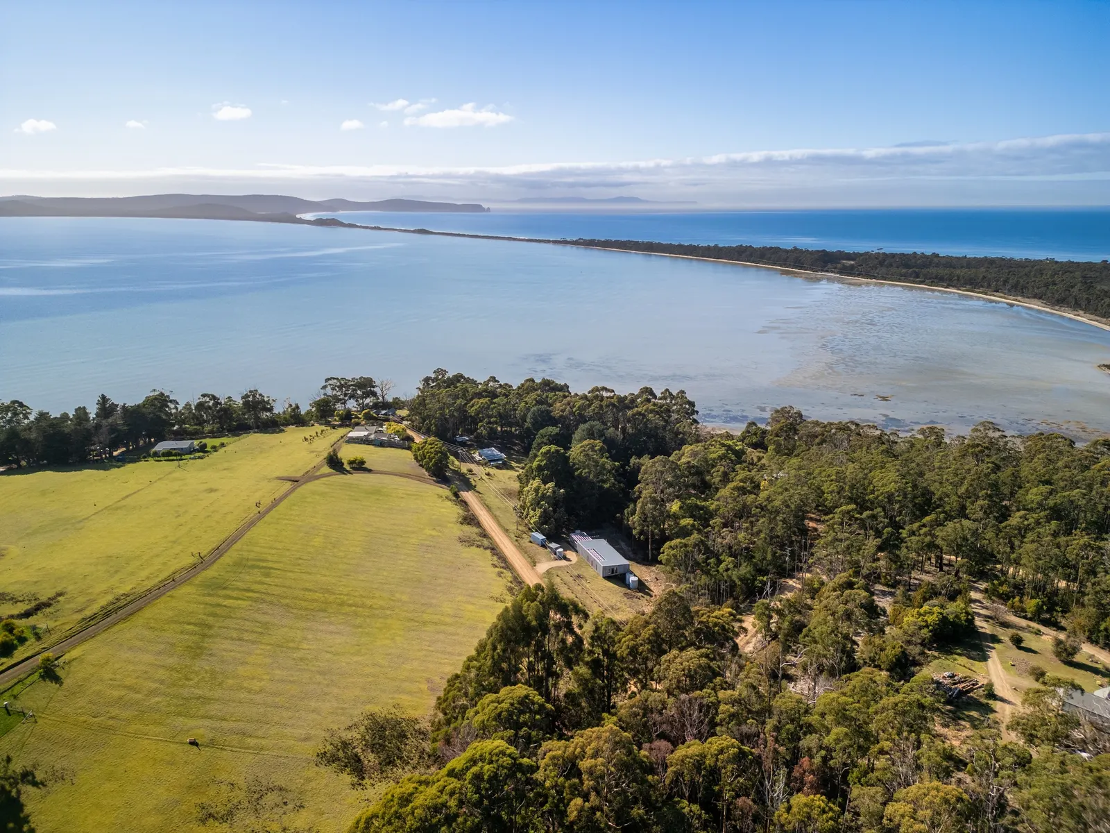 Simpsons Bay House / Dock4 Architects