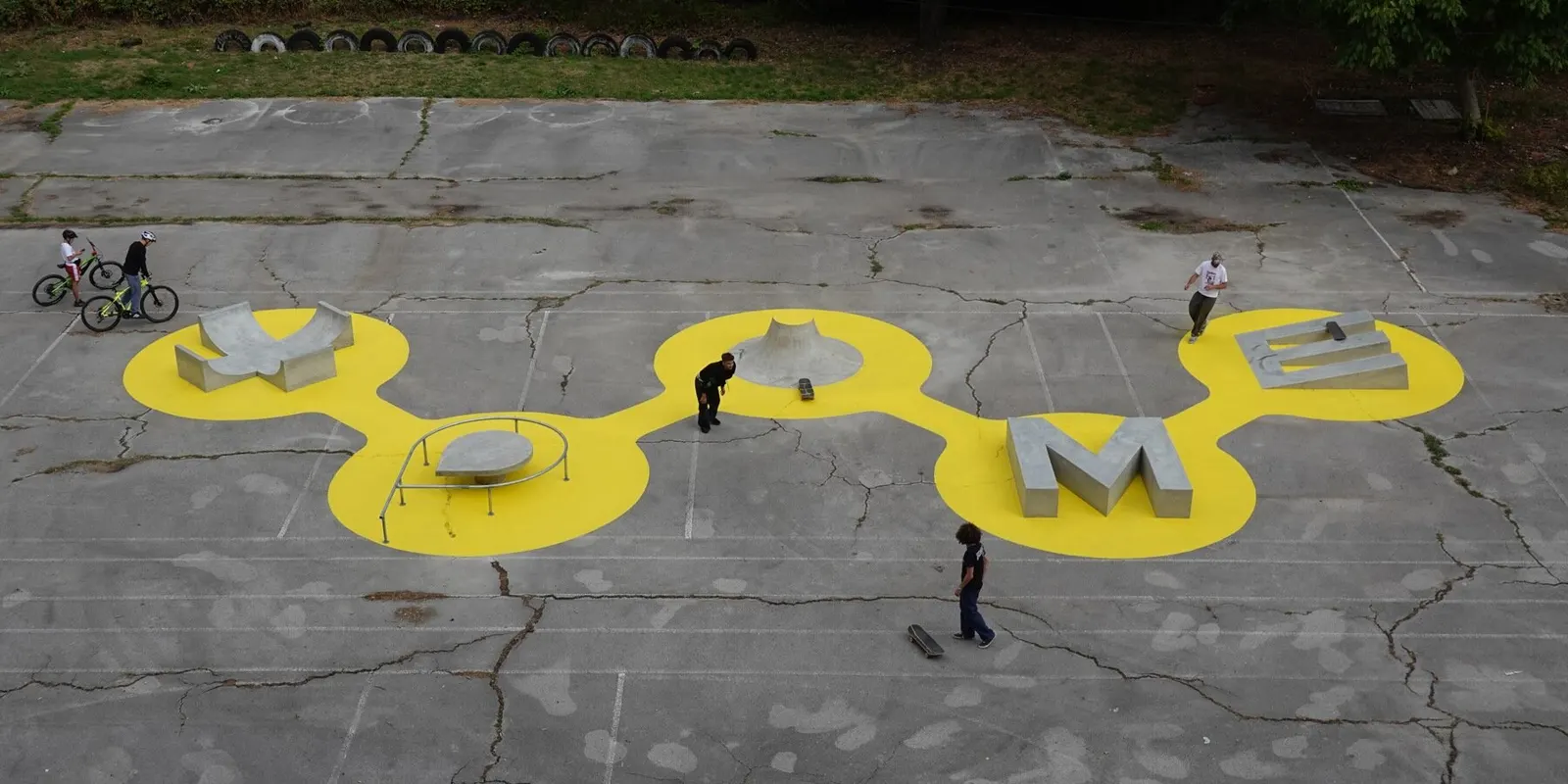 Concrete letterforms by XPOME превращены в скульптурный мини-скейтпарк в Габрово