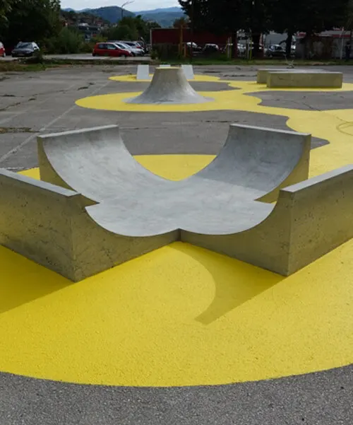 Concrete letterforms by XPOME превращены в скульптурный мини-скейтпарк в Габрово