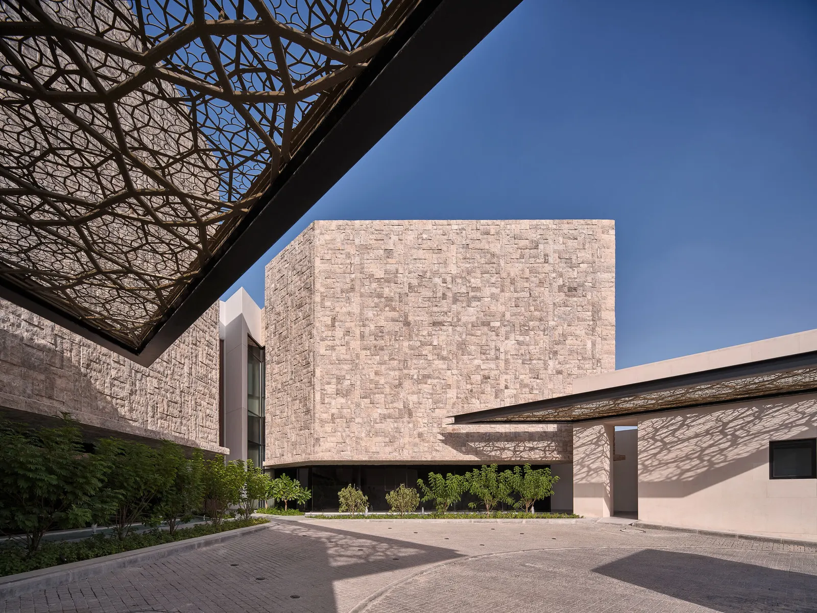Resort Nasima / Studio Madouh — плавный маршрут между тремя независимыми объемами в Кувейте