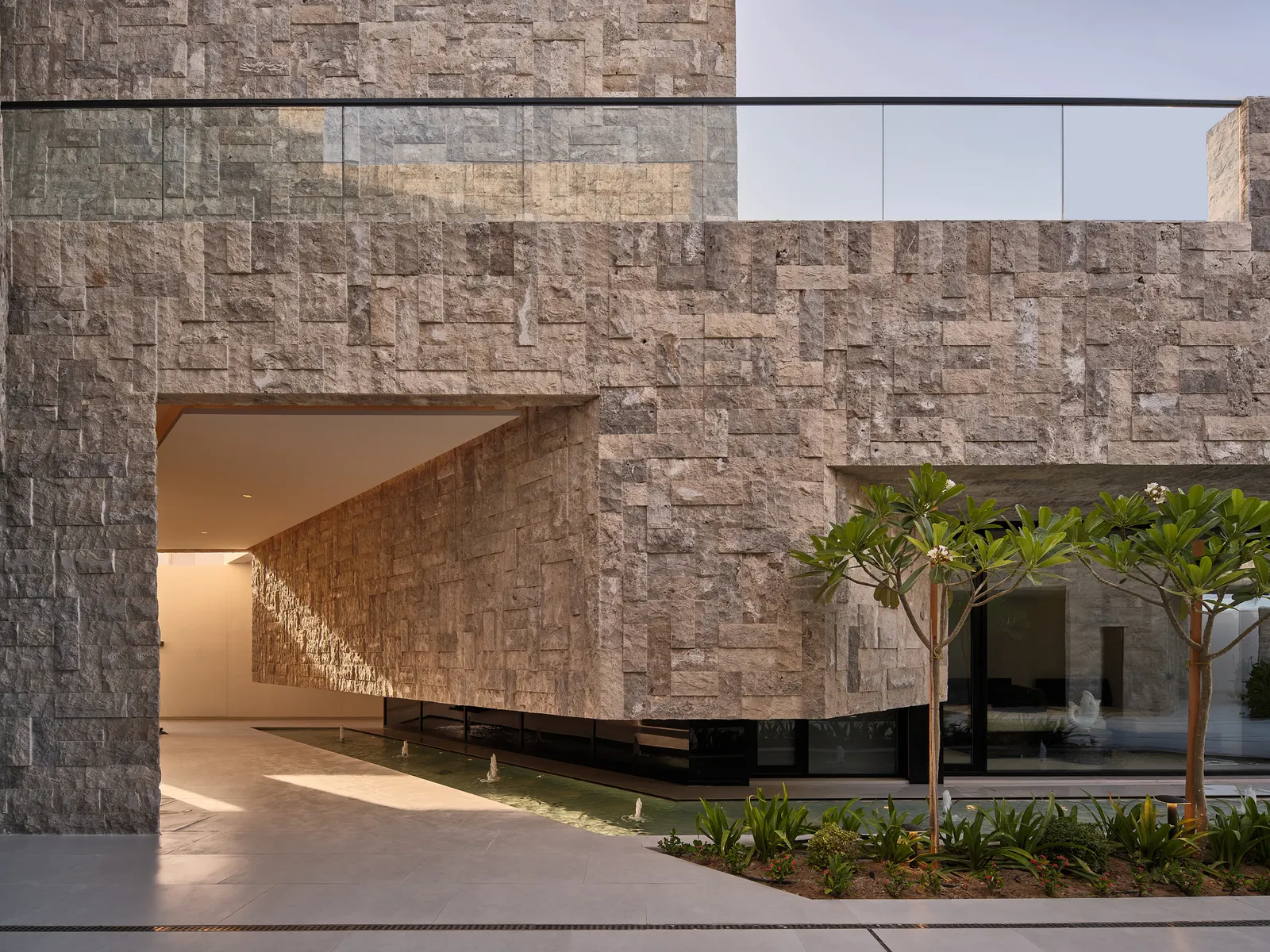 Resort Nasima / Studio Madouh — плавный маршрут между тремя независимыми объемами в Кувейте