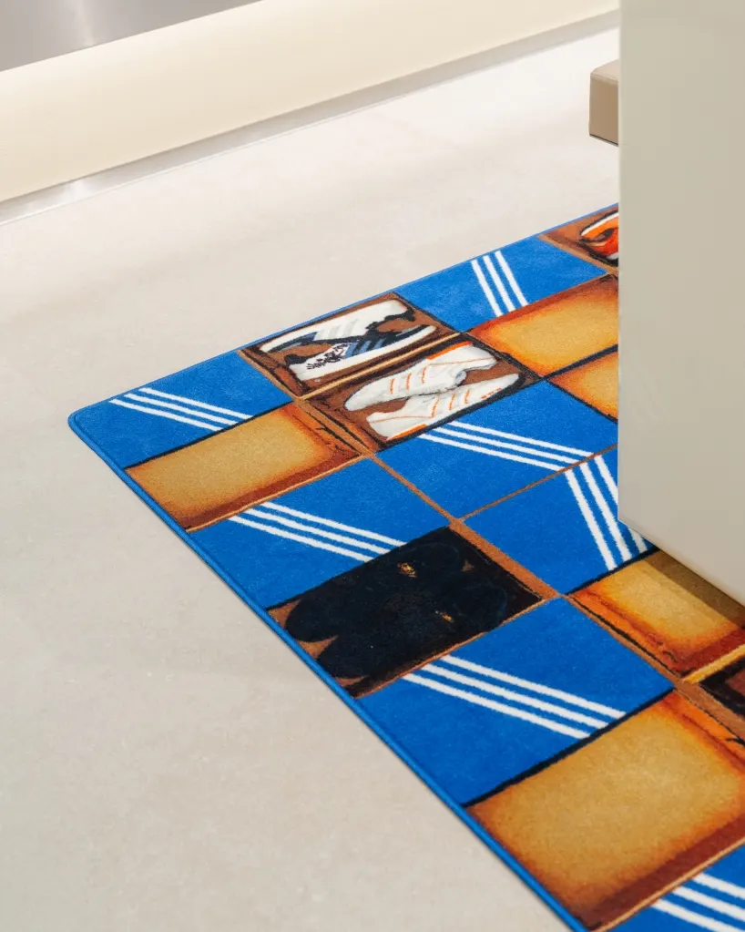Spacon создала две site-specific инсталляции для флагманского магазина adidas в Копенгагене
