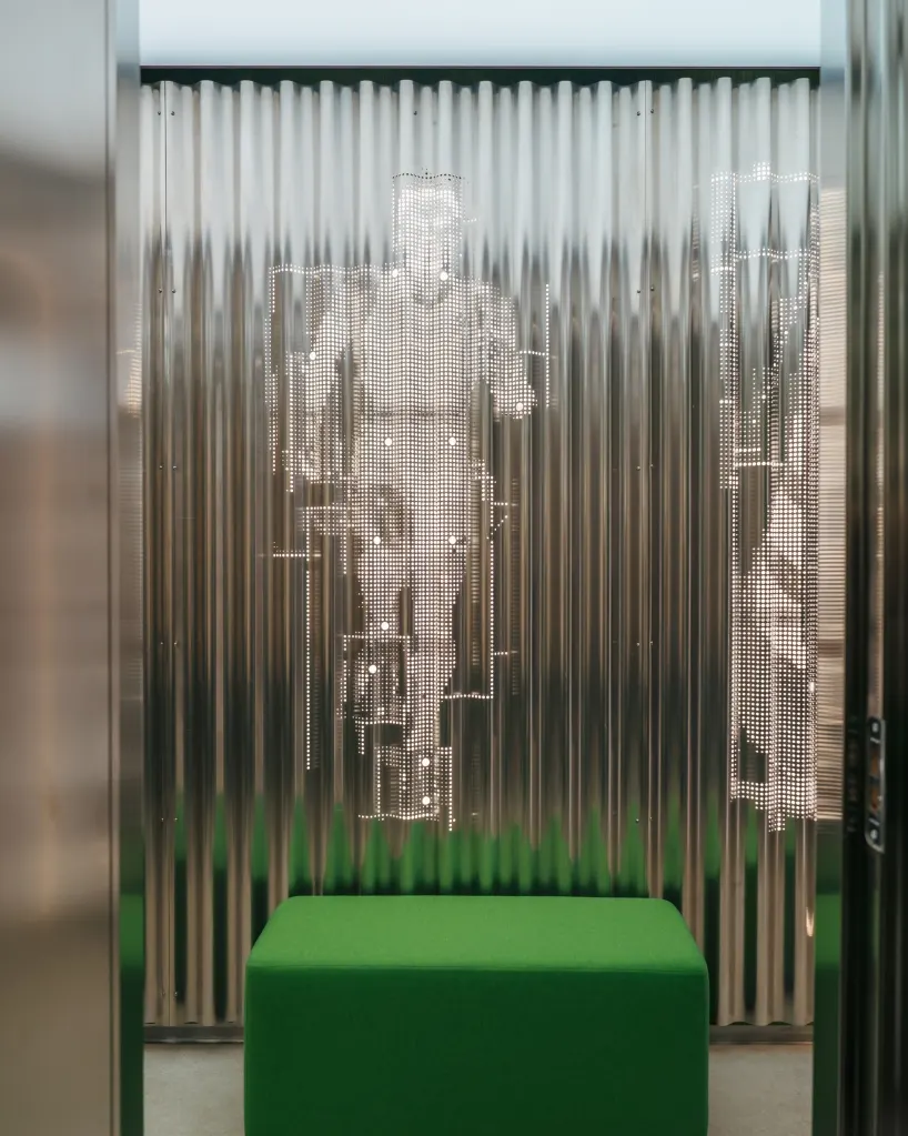 Spacon создала две site-specific инсталляции для флагманского магазина adidas в Копенгагене