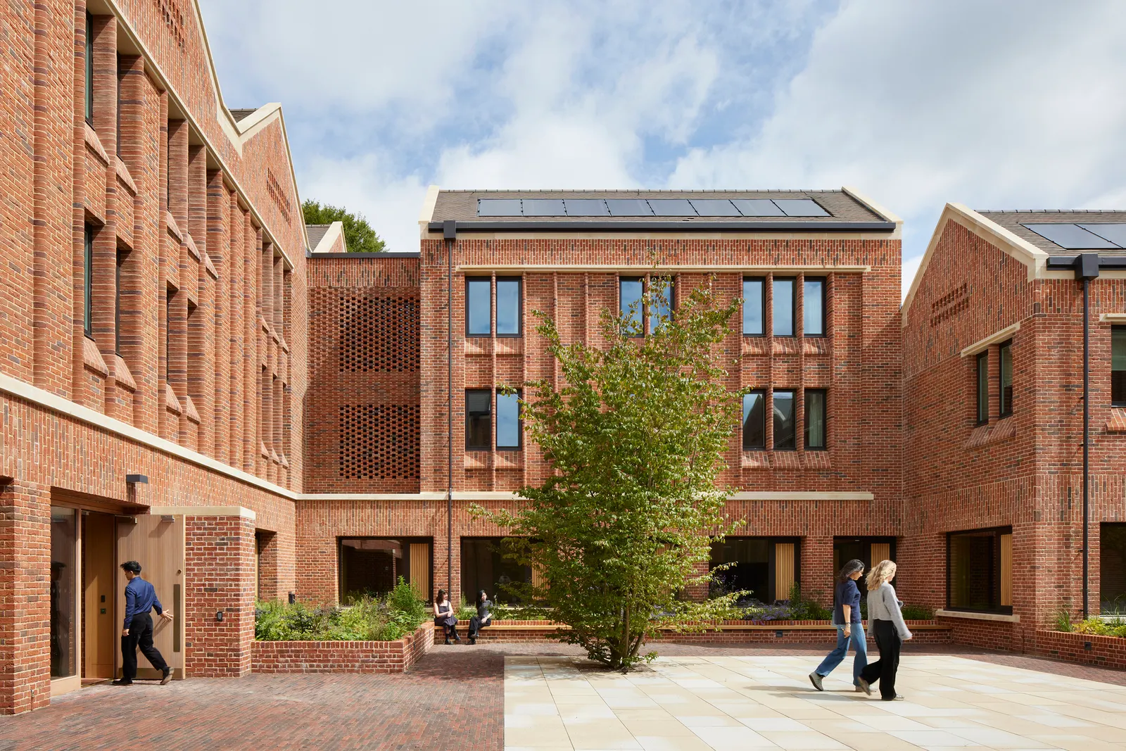Winchester College Girls Boarding Houses / Stanton Williams