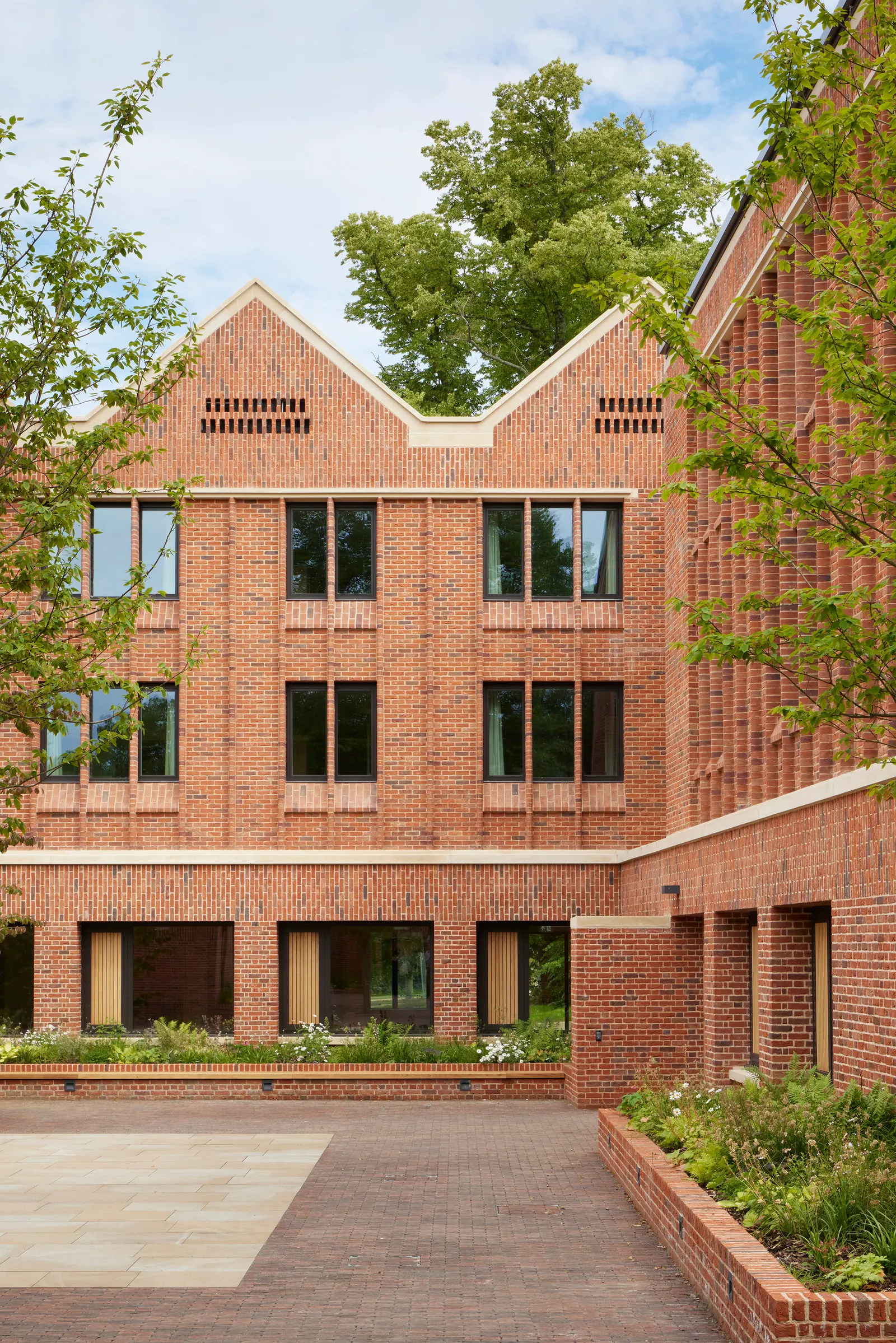 Winchester College Girls Boarding Houses / Stanton Williams