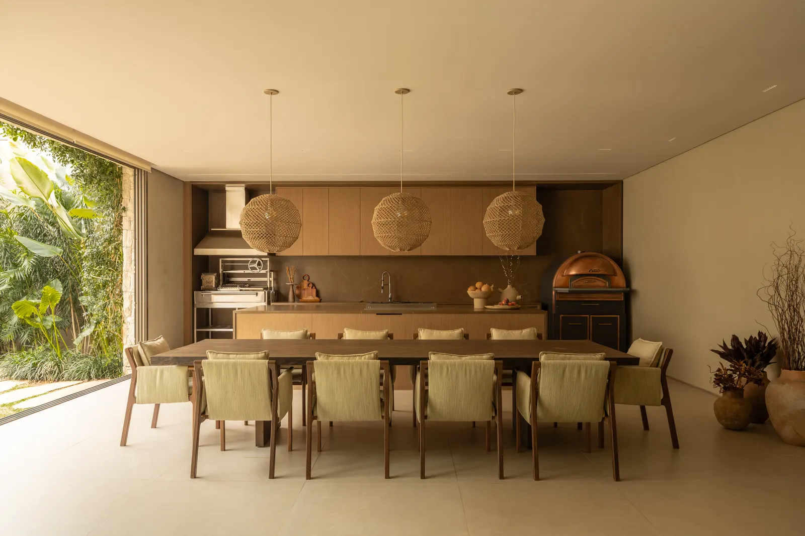 JCB House / SUITE: дом в Сан-Паулу, выстроенный на балансе пустот и объемов