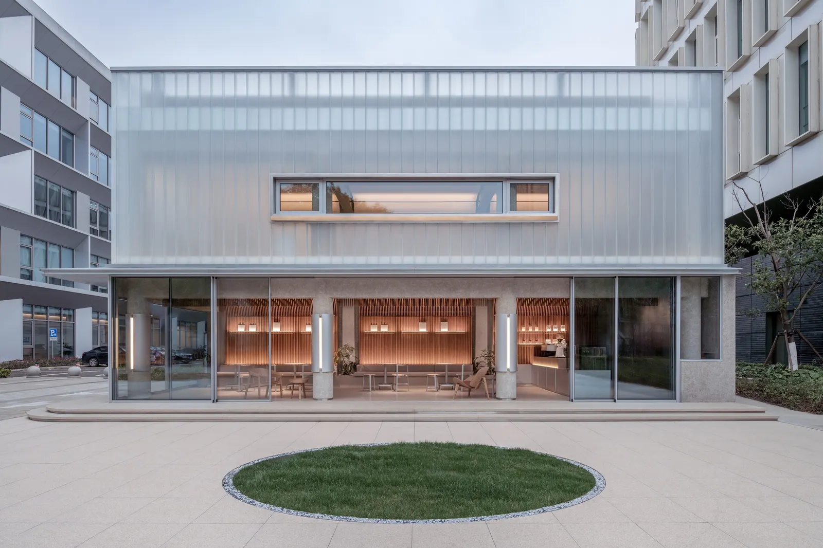 The Nimbus — uBLOCK Healthcare Hospitality Lounge / LUKSTUDIO