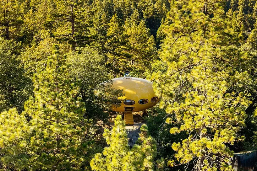 UFO-образный Futuro House в Калифорнии: редкий пример футуризма 1960-х вышел на рынок