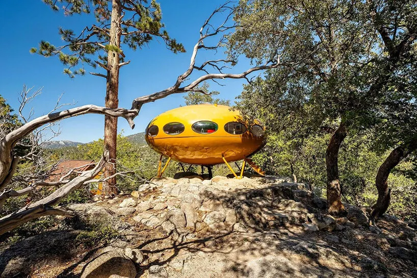 UFO-образный Futuro House в Калифорнии: редкий пример футуризма 1960-х вышел на рынок