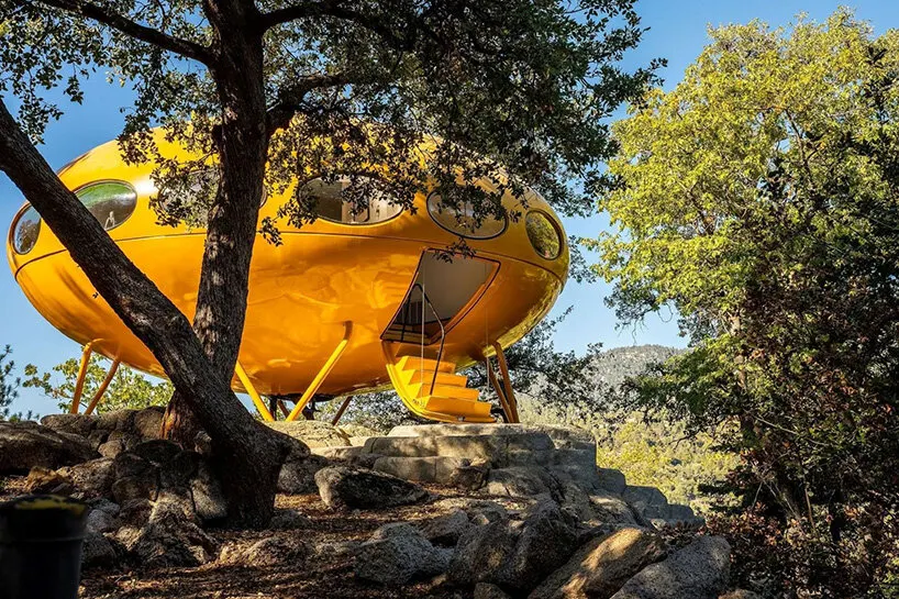 UFO-образный Futuro House в Калифорнии: редкий пример футуризма 1960-х вышел на рынок