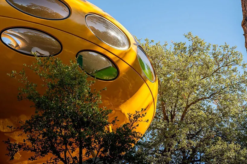 UFO-образный Futuro House в Калифорнии: редкий пример футуризма 1960-х вышел на рынок