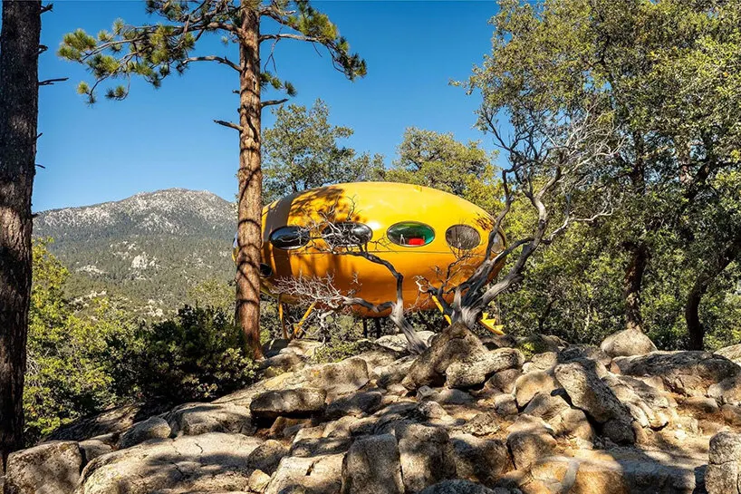 UFO-образный Futuro House в Калифорнии: редкий пример футуризма 1960-х вышел на рынок