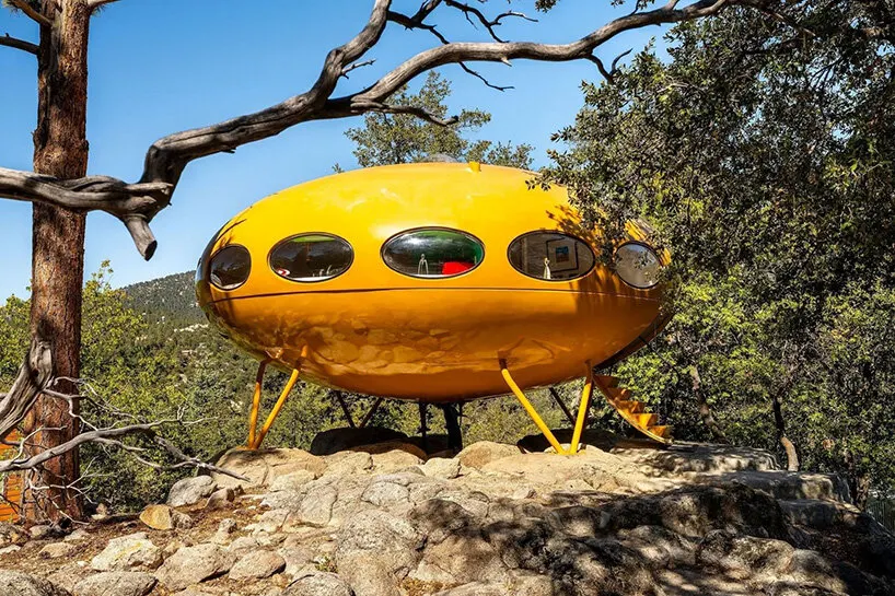 UFO-образный Futuro House в Калифорнии: редкий пример футуризма 1960-х вышел на рынок