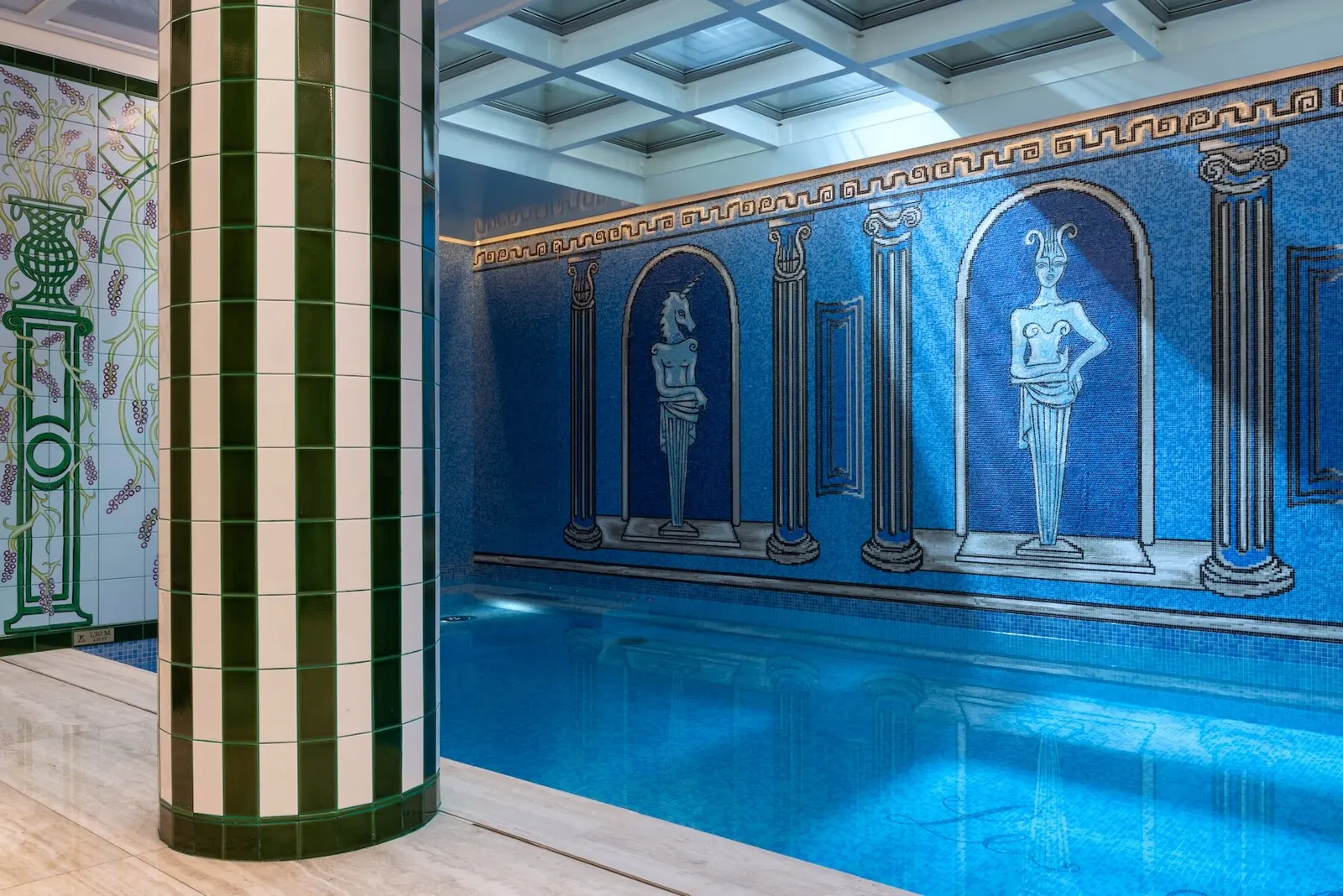 Vincent Darré вдохнул новую театральную жизнь в Hôtel Le Magnifique в Париже