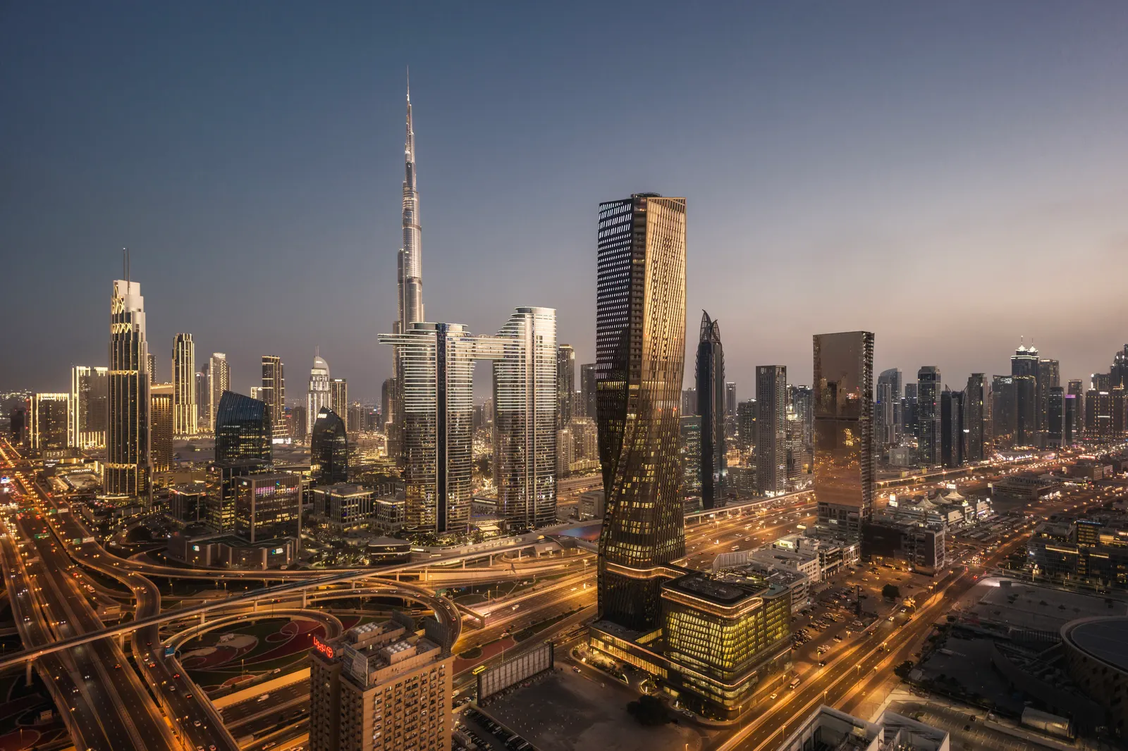 Wasl Tower / UNS — многофункциональная башня в центре Дубая